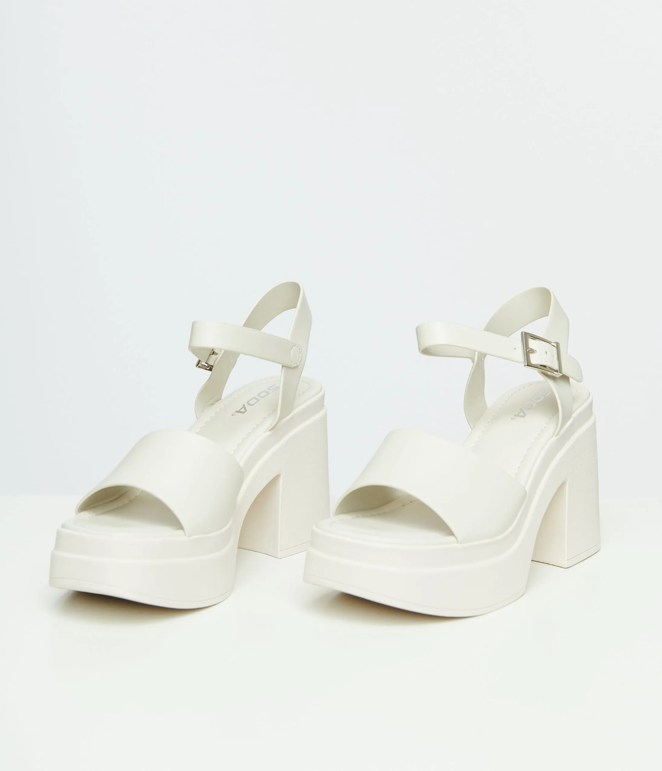 Y2K White Leatherette Chunky Platform Heels sold by Unique Vintage product image thumbnail 3