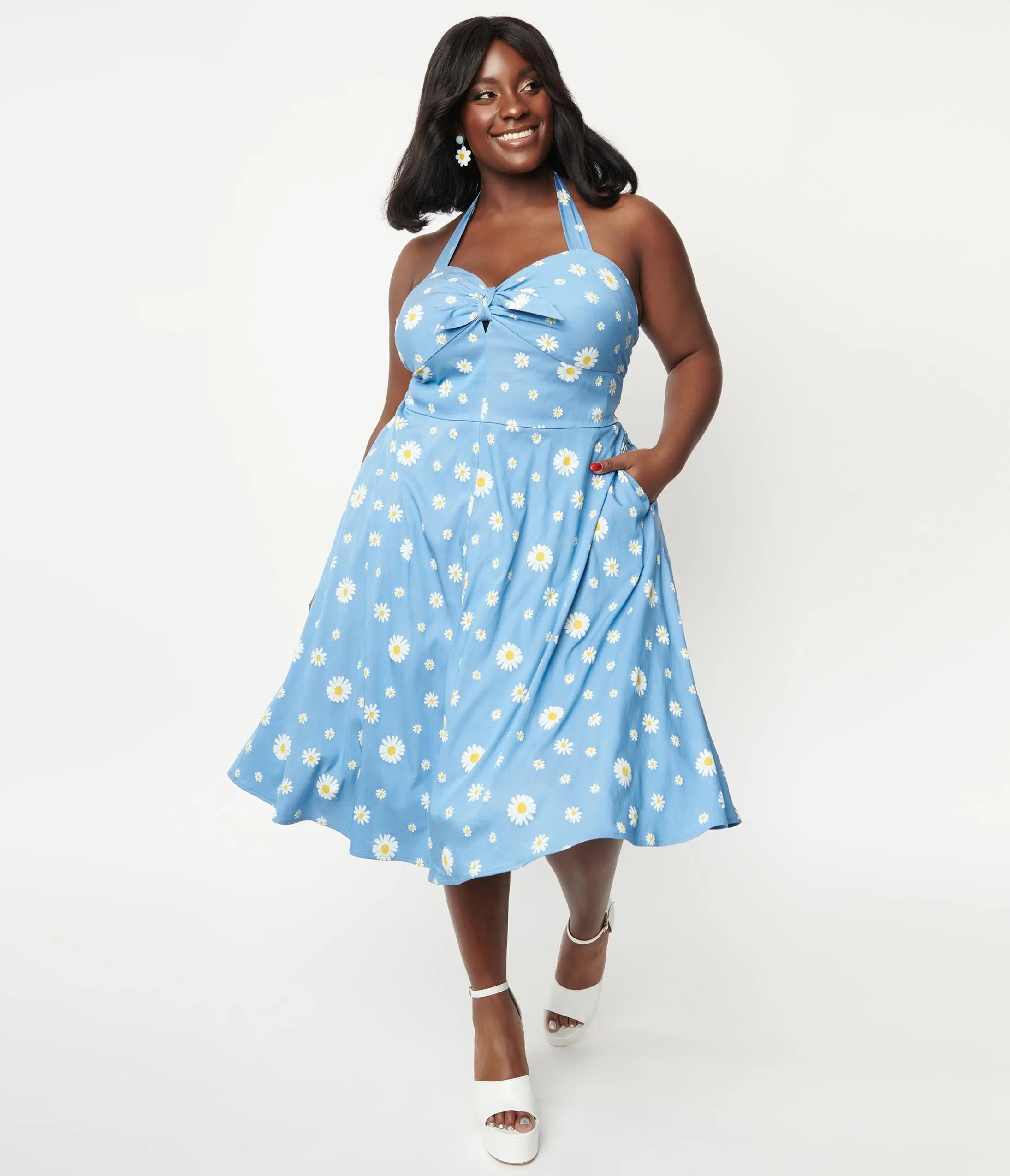 Unique Vintage Plus Size 1970s Blue & White Daisy Print Swing Dress sold by Unique Vintage product image thumbnail 5