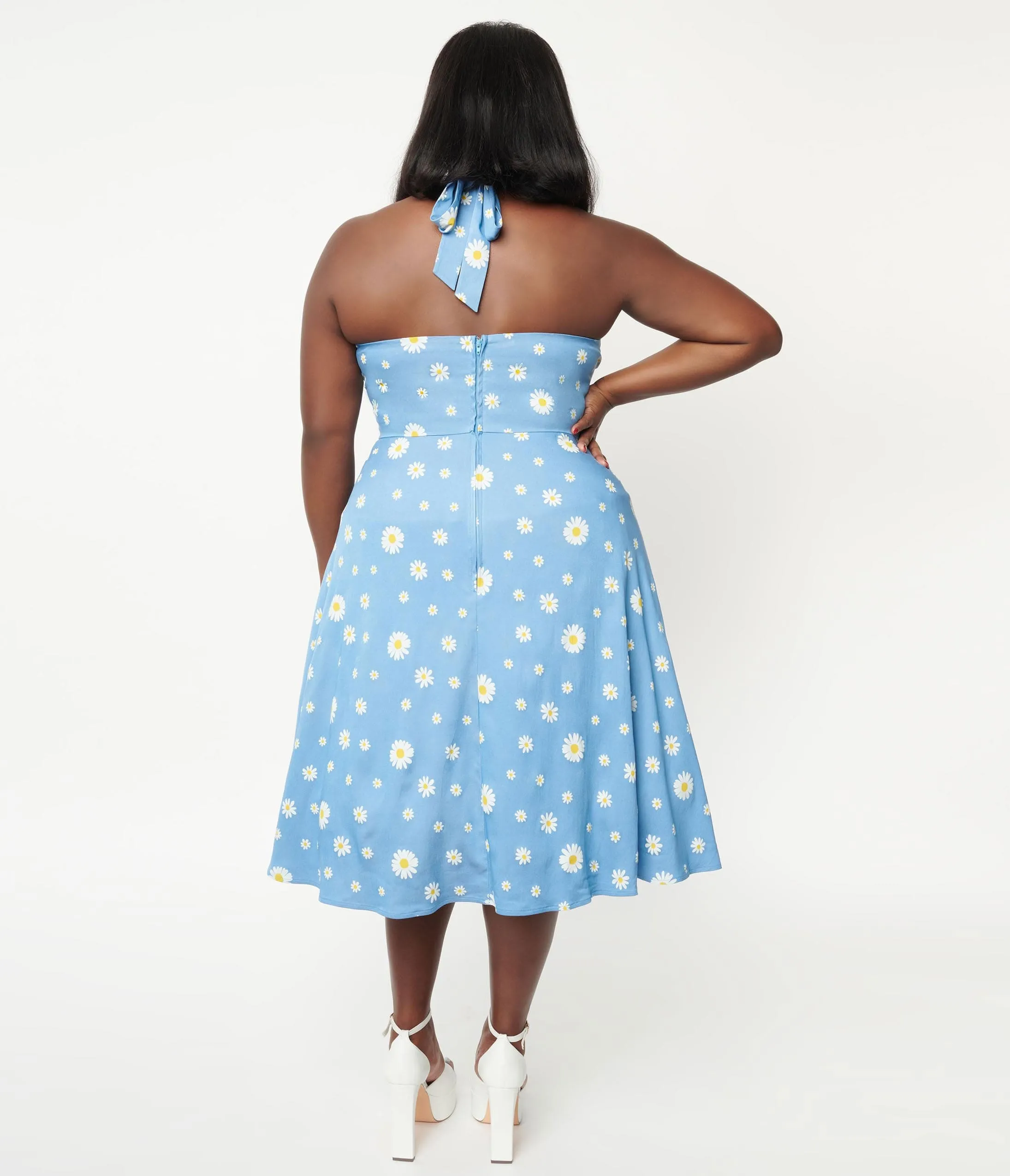 Unique Vintage Plus Size 1970s Blue & White Daisy Print Swing Dress sold by Unique Vintage product image thumbnail 2