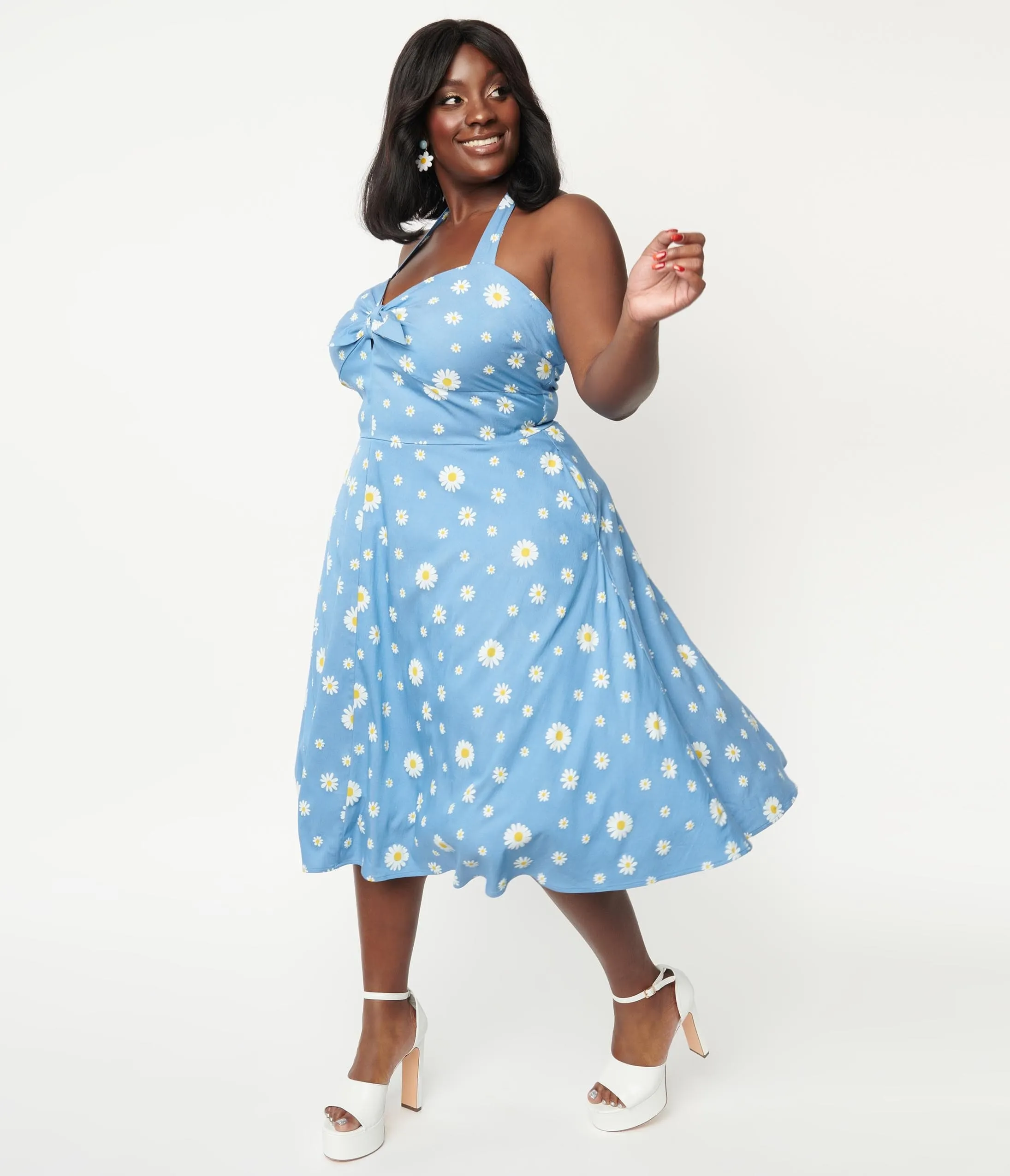 Unique Vintage Plus Size 1970s Blue & White Daisy Print Swing Dress sold by Unique Vintage product image thumbnail 4