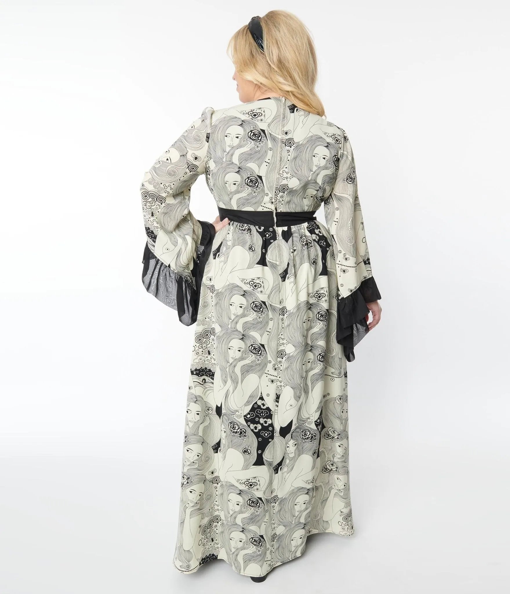 Unique Vintage Plus Size 1970s Psychedelic Goddess Print Maxi Dress sold by Unique Vintage product image thumbnail 3