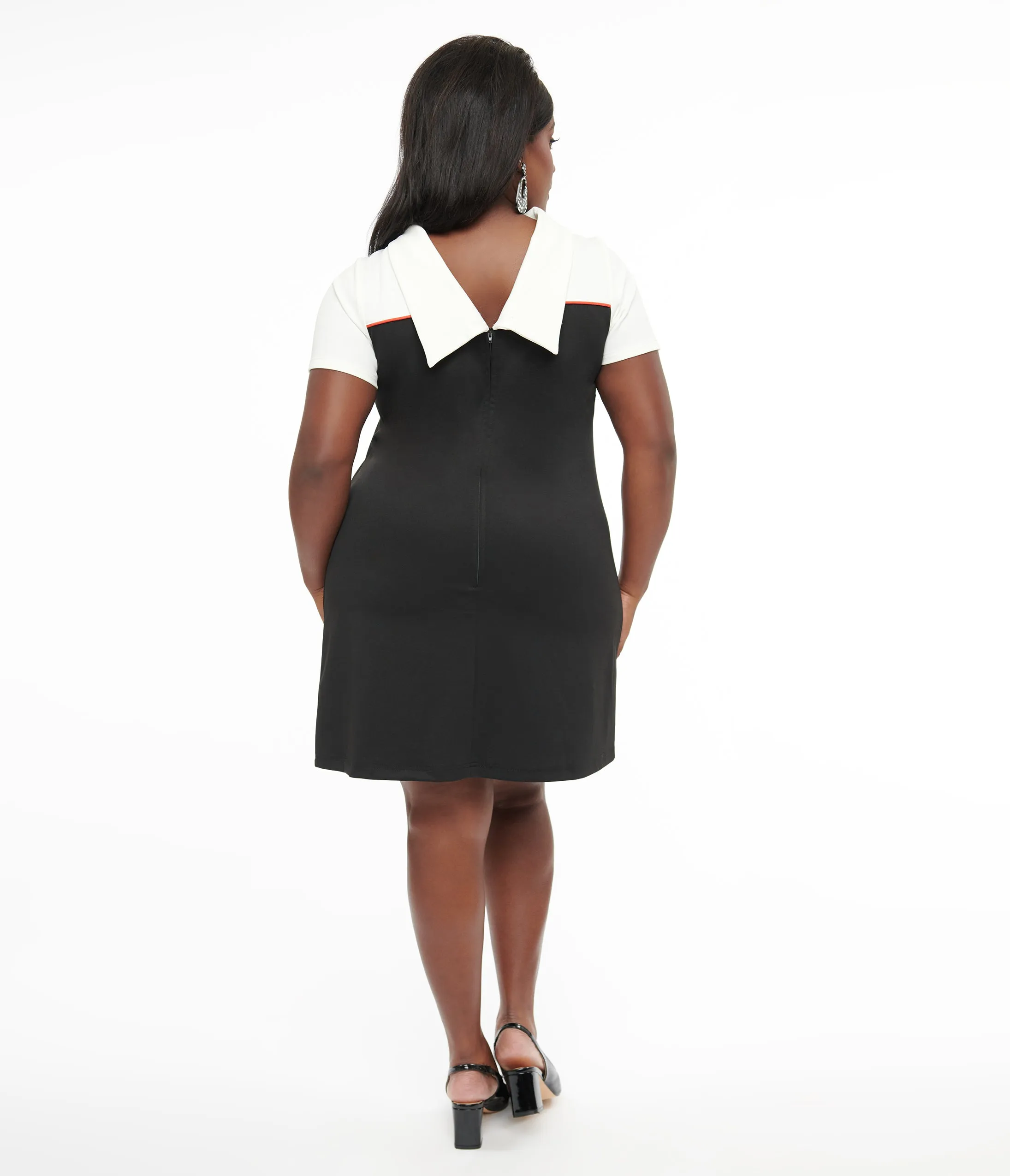 Smak Parlour Plus Size 1960s Black & Orange Pumpkin Pocket Shift Dress sold by Unique Vintage product image thumbnail 3