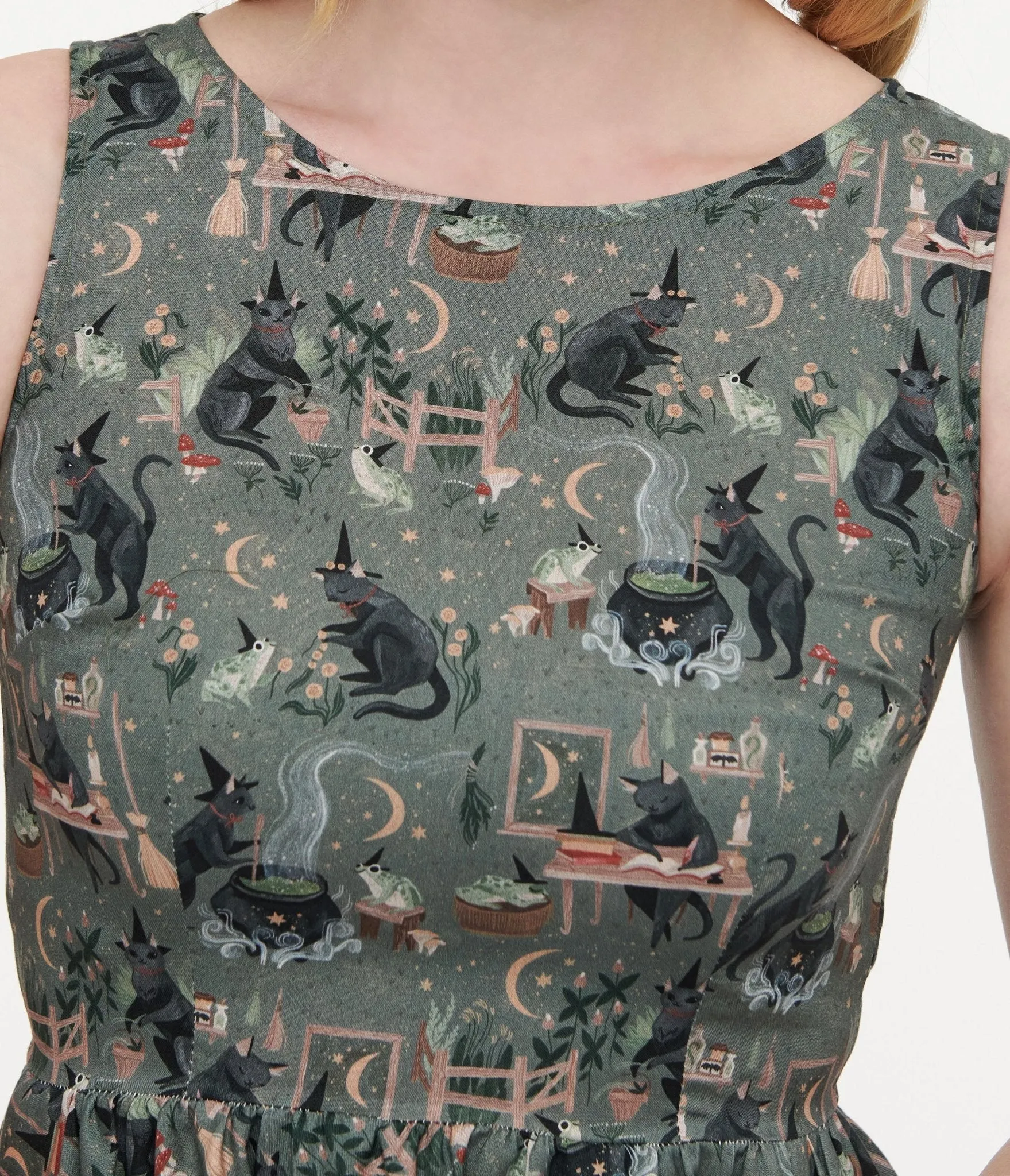 Retrolicious 1950s Green Cat Witch Flare Dress sold by Unique Vintage product image thumbnail 2