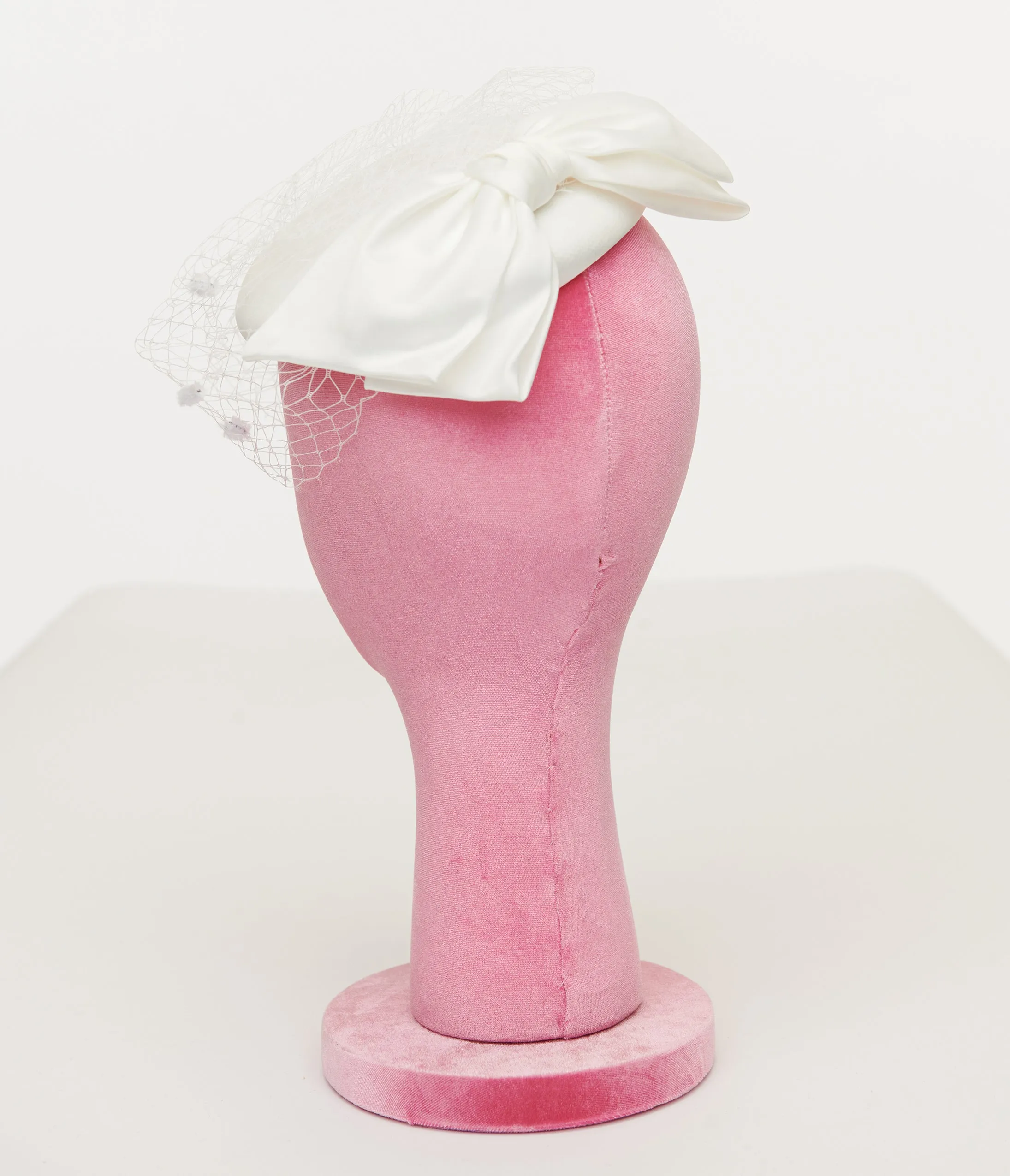 Unique Vintage 1950s White Bow Pillbox Fascinator Hat sold by Unique Vintage product image thumbnail 3