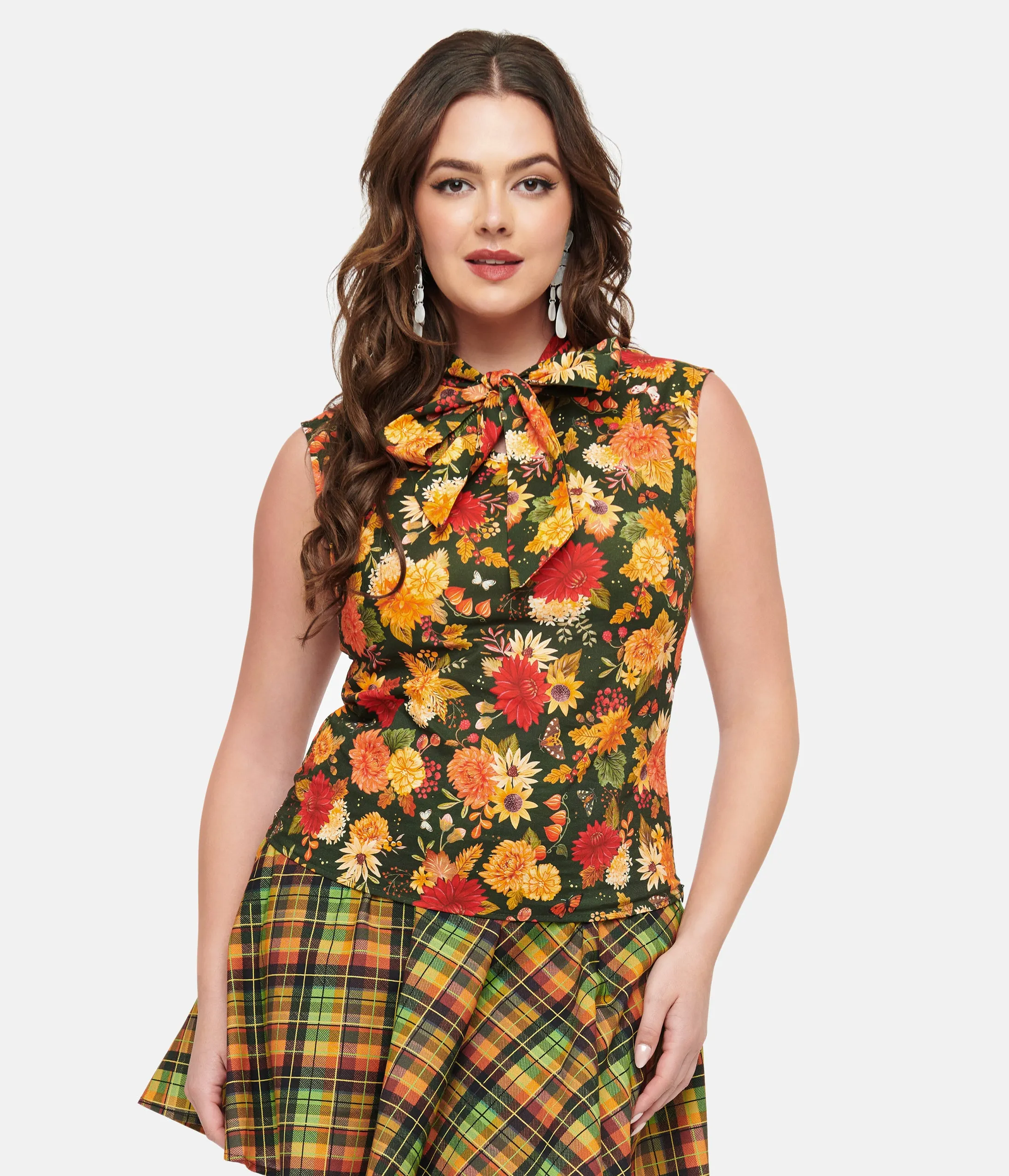 Retrolicious 1950s Dark Green Autumn Floral Cotton Bow Top sold by Unique Vintage product image thumbnail 3