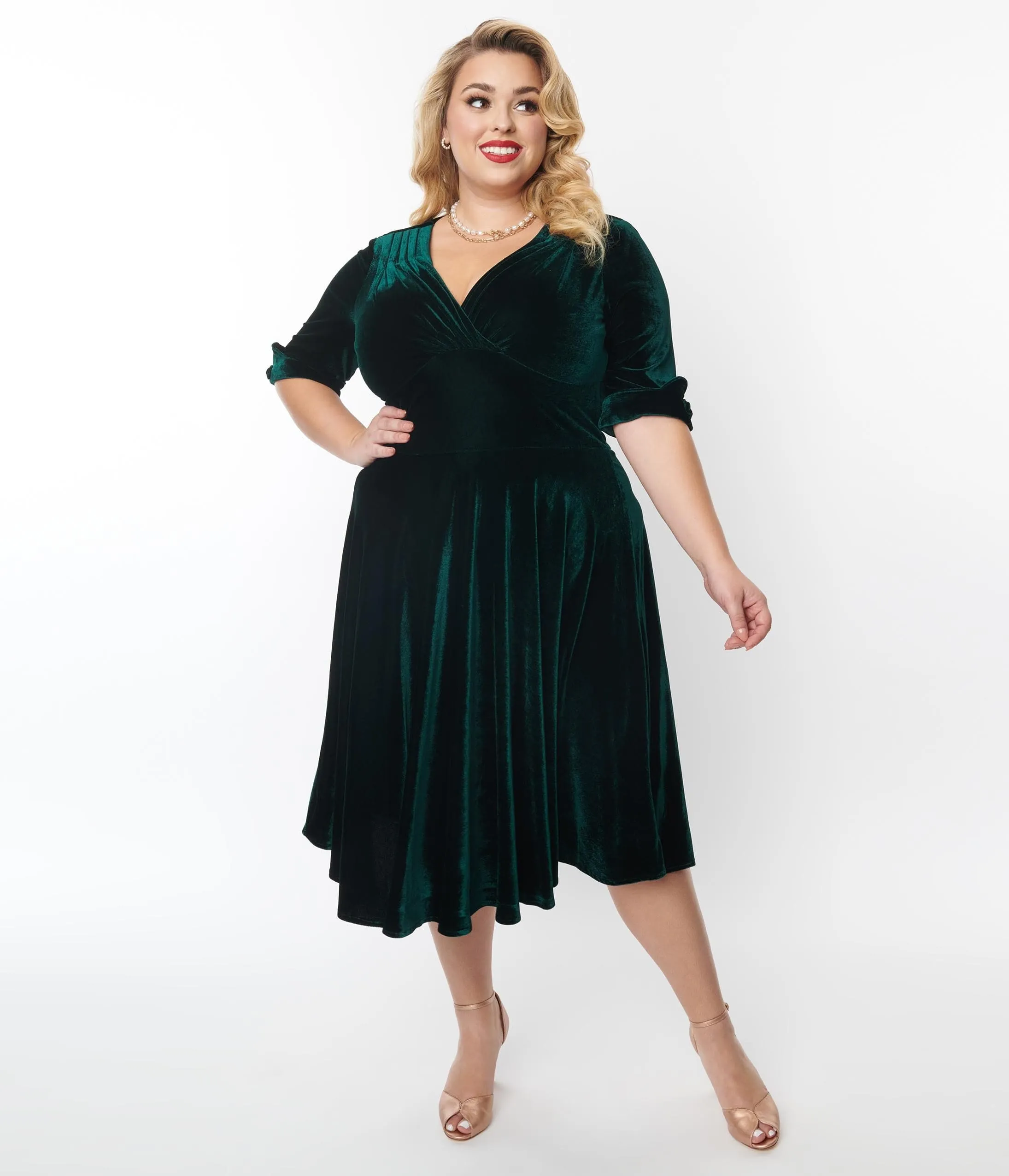 Unique Vintage Plus Size Emerald Green Velvet Delores Swing Dress sold by Unique Vintage product image thumbnail 3