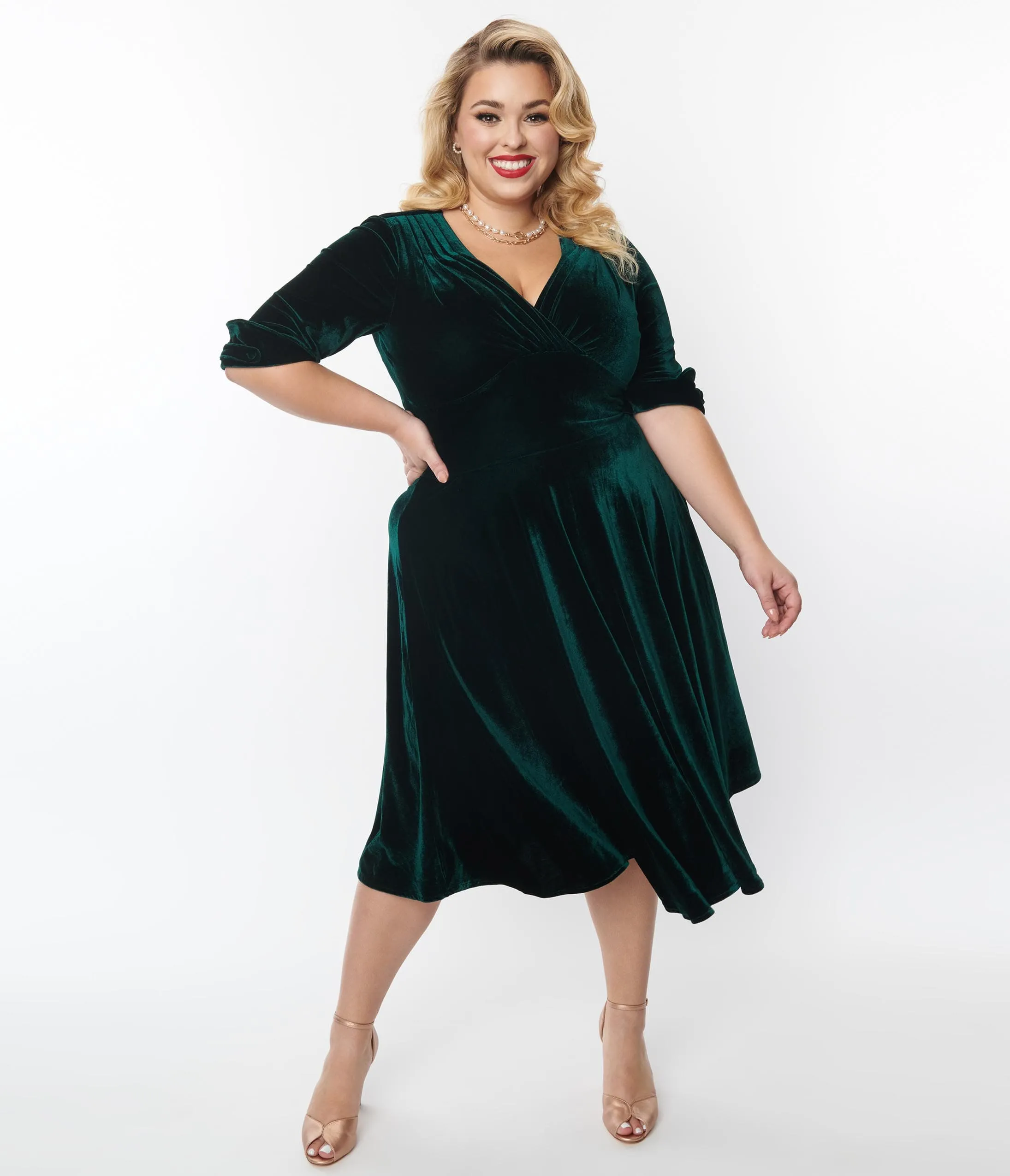Unique Vintage Plus Size Emerald Green Velvet Delores Swing Dress sold by Unique Vintage product image thumbnail 4