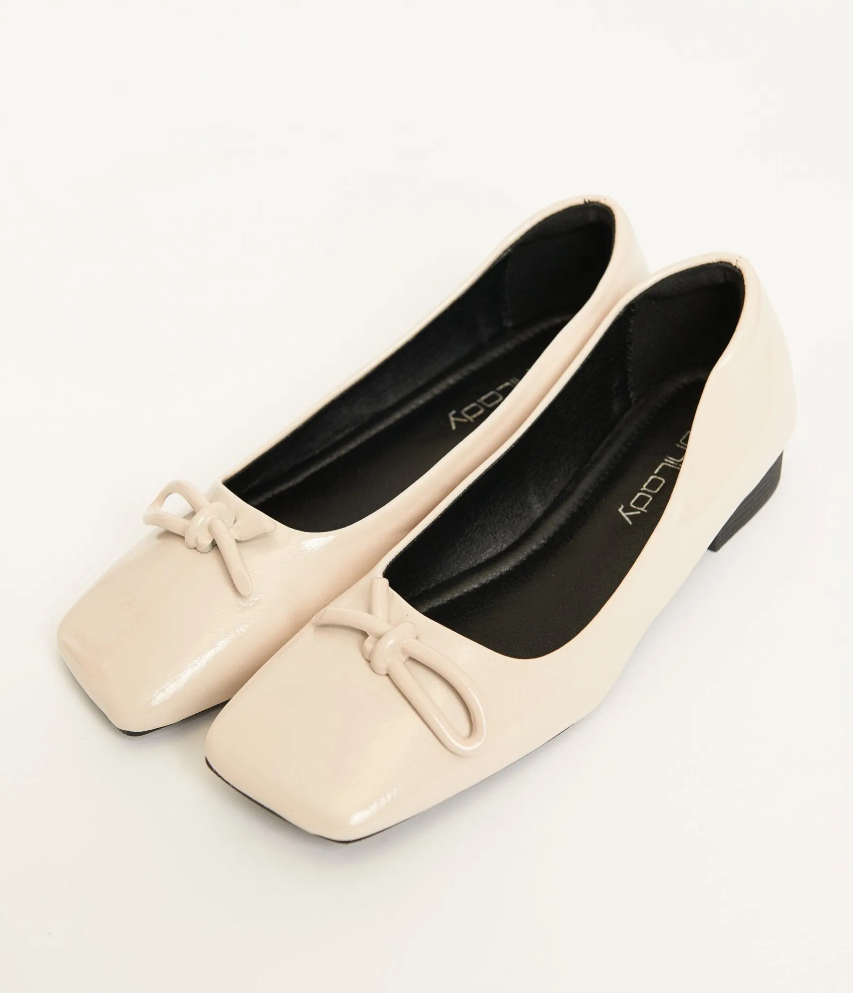 1960s Beige Bow Patent Leatherette Flats sold by Unique Vintage