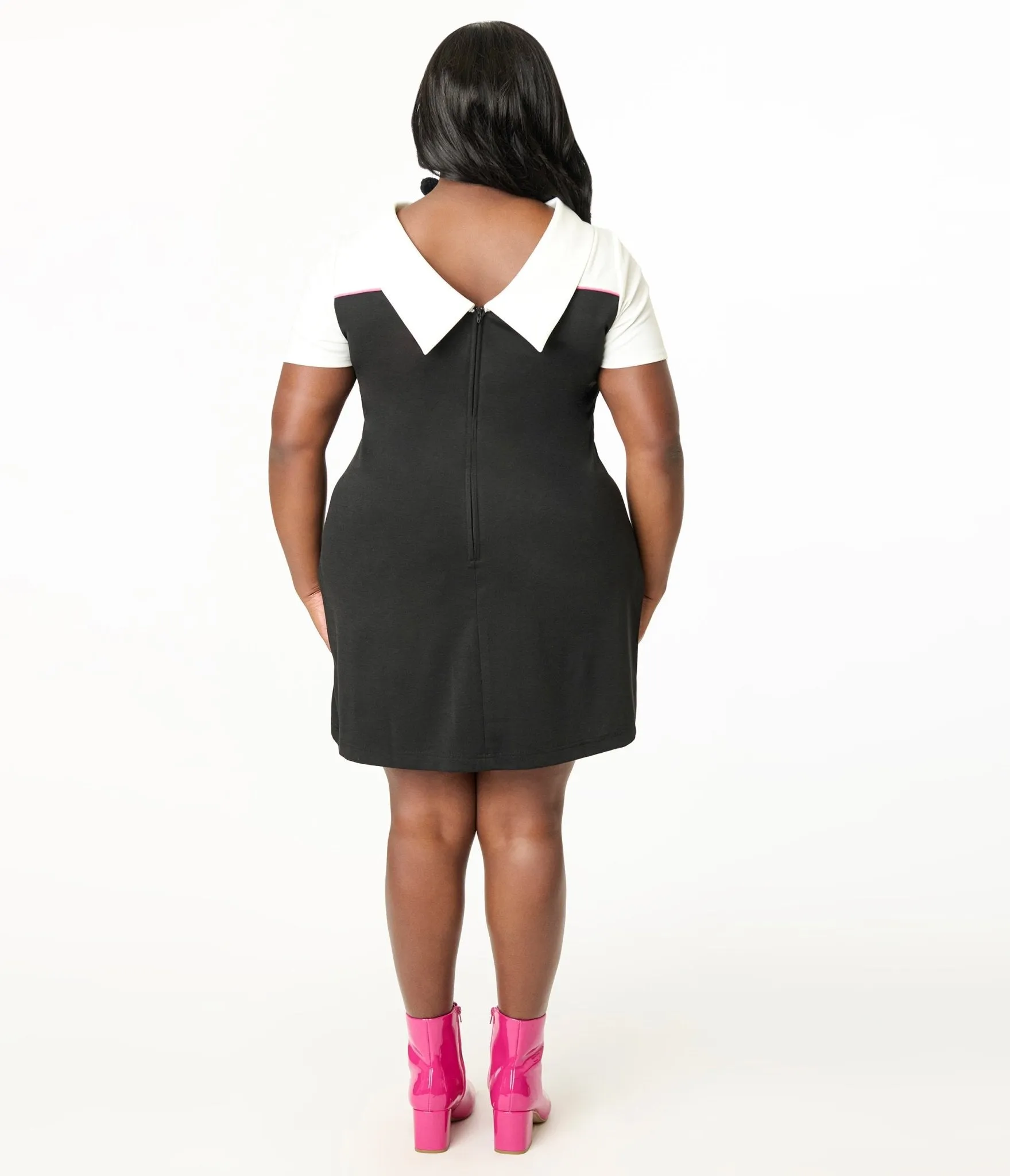 Smak Parlour Plus Size 1960s Black & Hot Pink Flower Pocket Shift Dress sold by Unique Vintage product image thumbnail 2