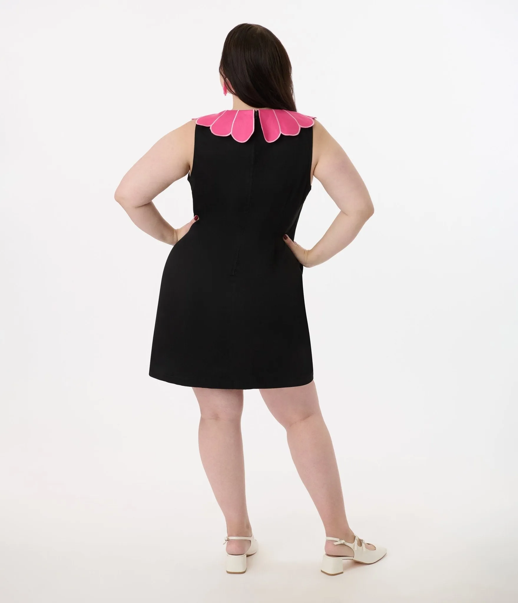 Smak Parlour Plus Size Black & Pink Petal Collar Cotton Shift Dress sold by Unique Vintage product image thumbnail 3