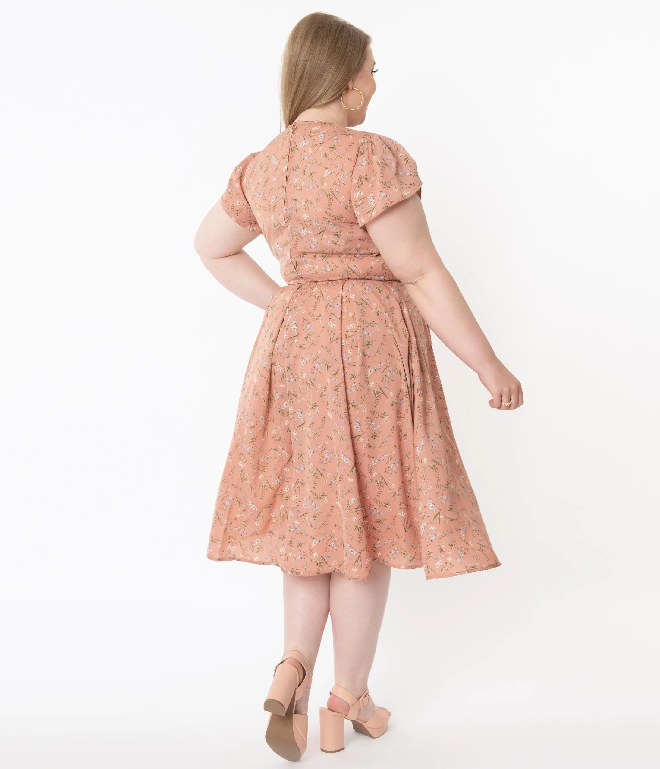 Unique Vintage Plus Size 1940s Dusty Pink & Ivory Floral Dahlia Swing Dress sold by Unique Vintage product image thumbnail 3