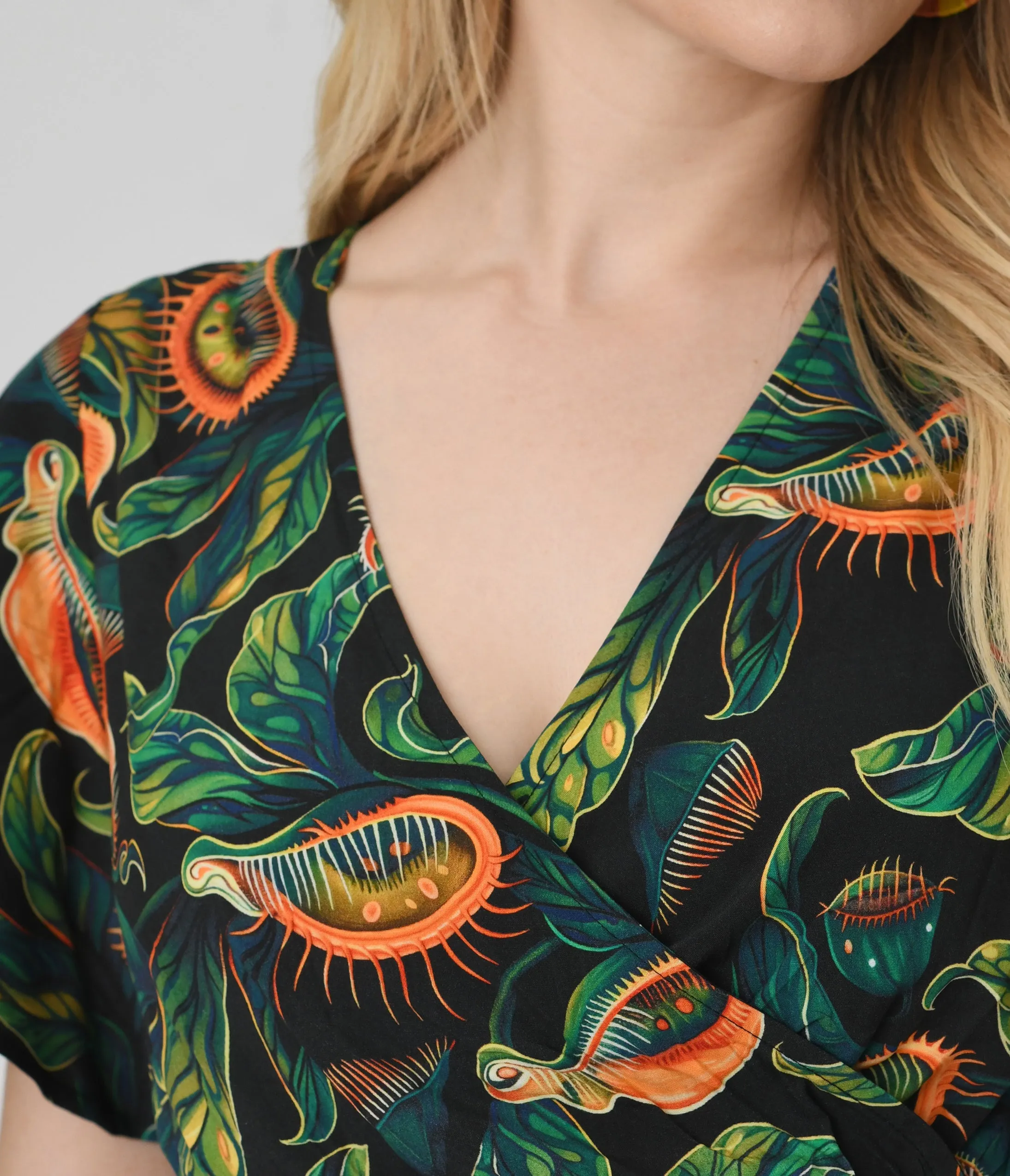 Unique Vintage Black & Green Venus Flytrap Print Dottie Crop Top sold by Unique Vintage product image thumbnail 4