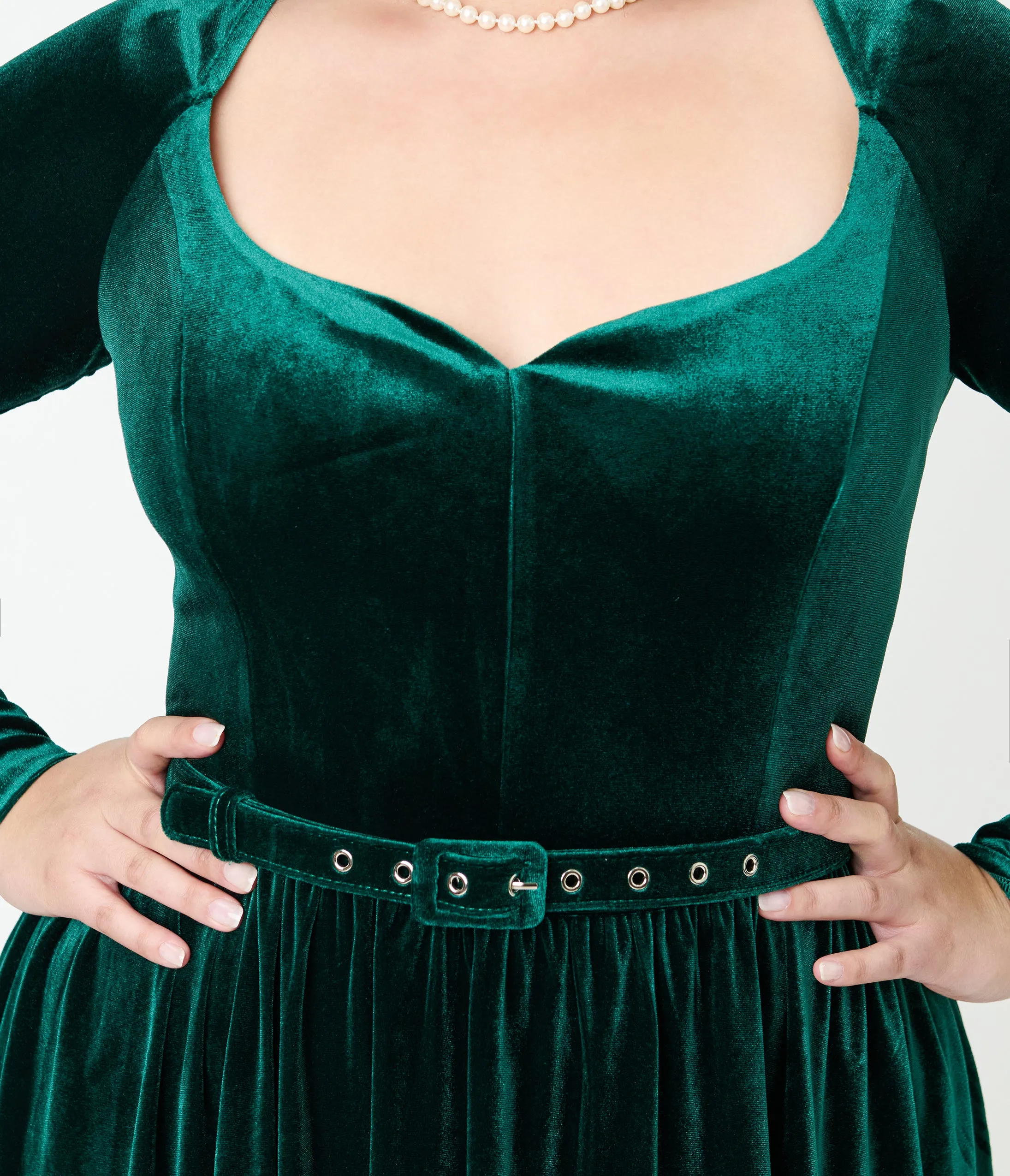 Unique Vintage Plus Size Emerald Velvet Sweetheart Swing Dress sold by Unique Vintage product image thumbnail 4