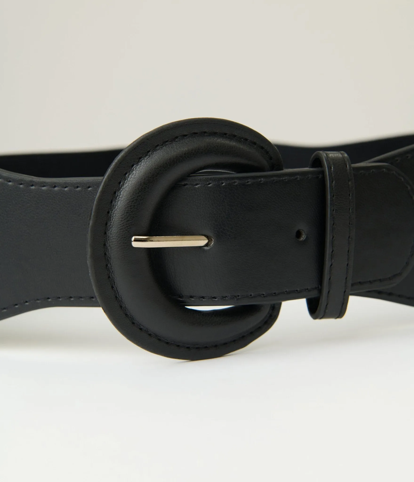 Black Leatherette Cinch Belt sold by Unique Vintage product image thumbnail 2