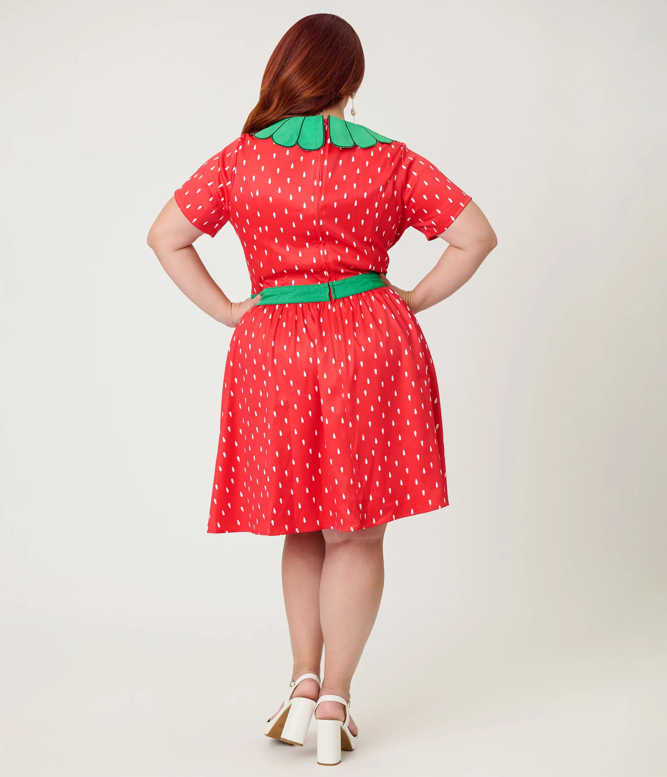 Smak Parlour Plus Size Red & Green Petal Collar Flare Dress sold by Unique Vintage product image thumbnail 2