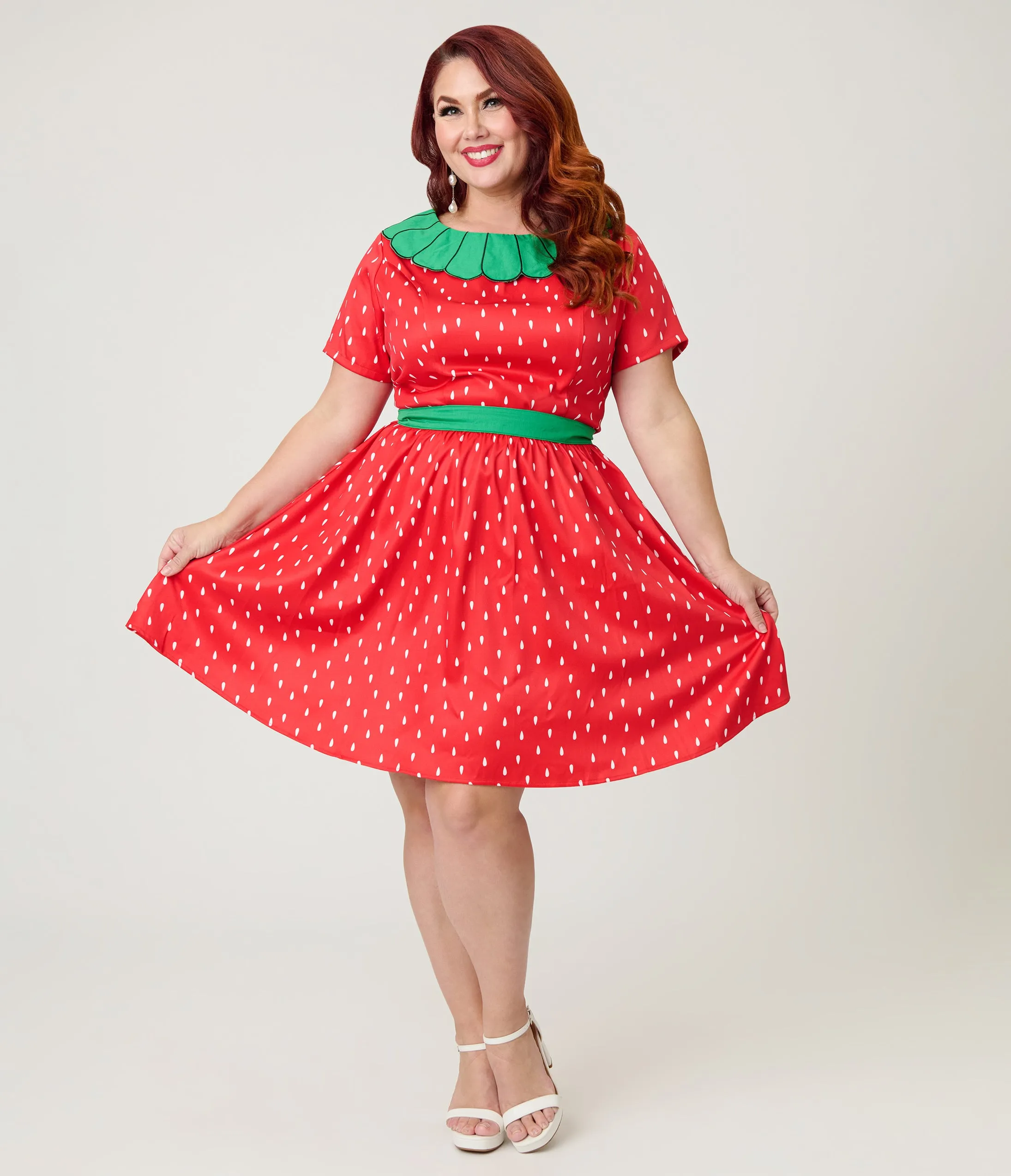 Smak Parlour Plus Size Red & Green Petal Collar Flare Dress sold by Unique Vintage product image thumbnail 3