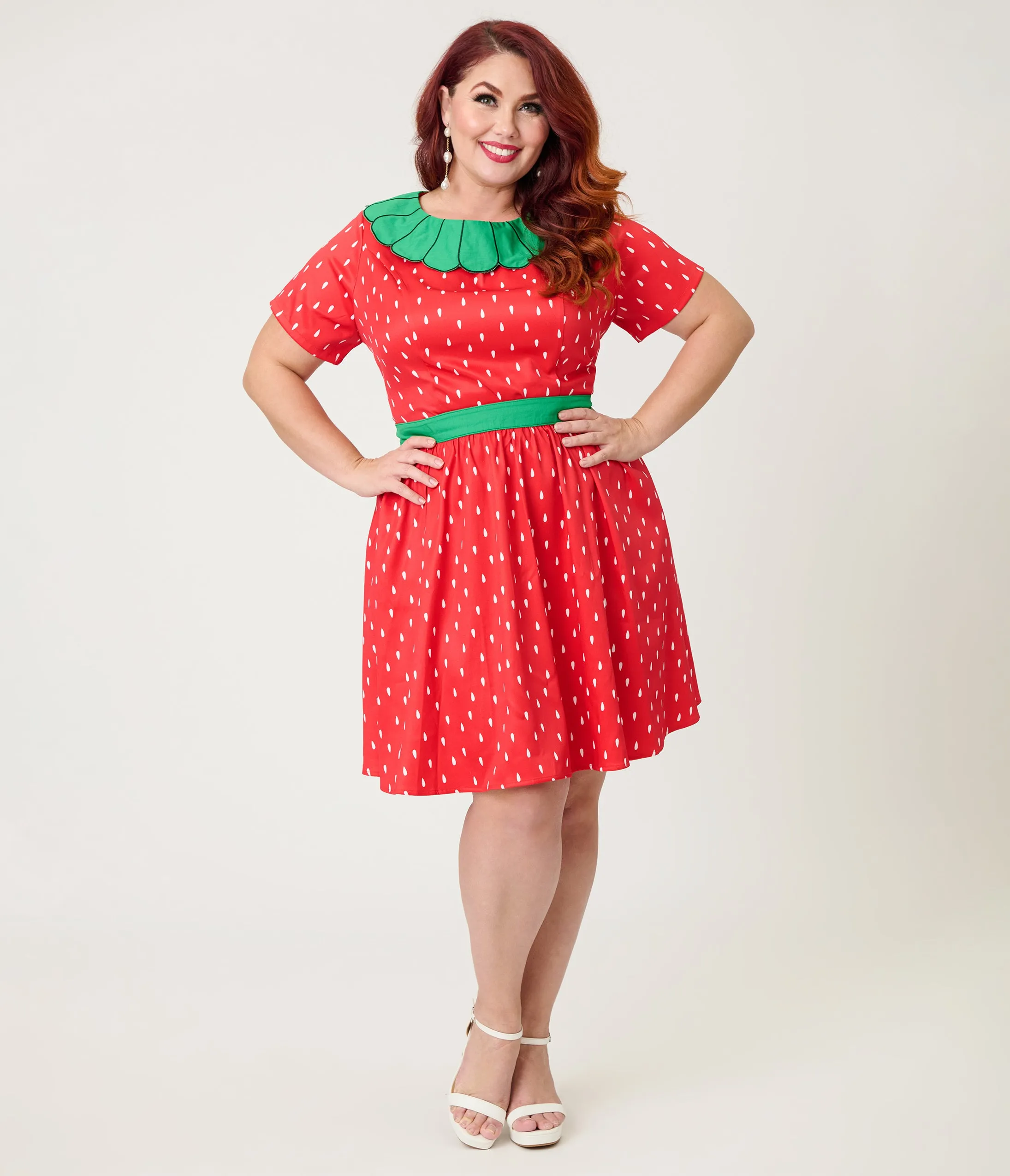 Smak Parlour Plus Size Red & Green Petal Collar Flare Dress sold by Unique Vintage product image thumbnail 4