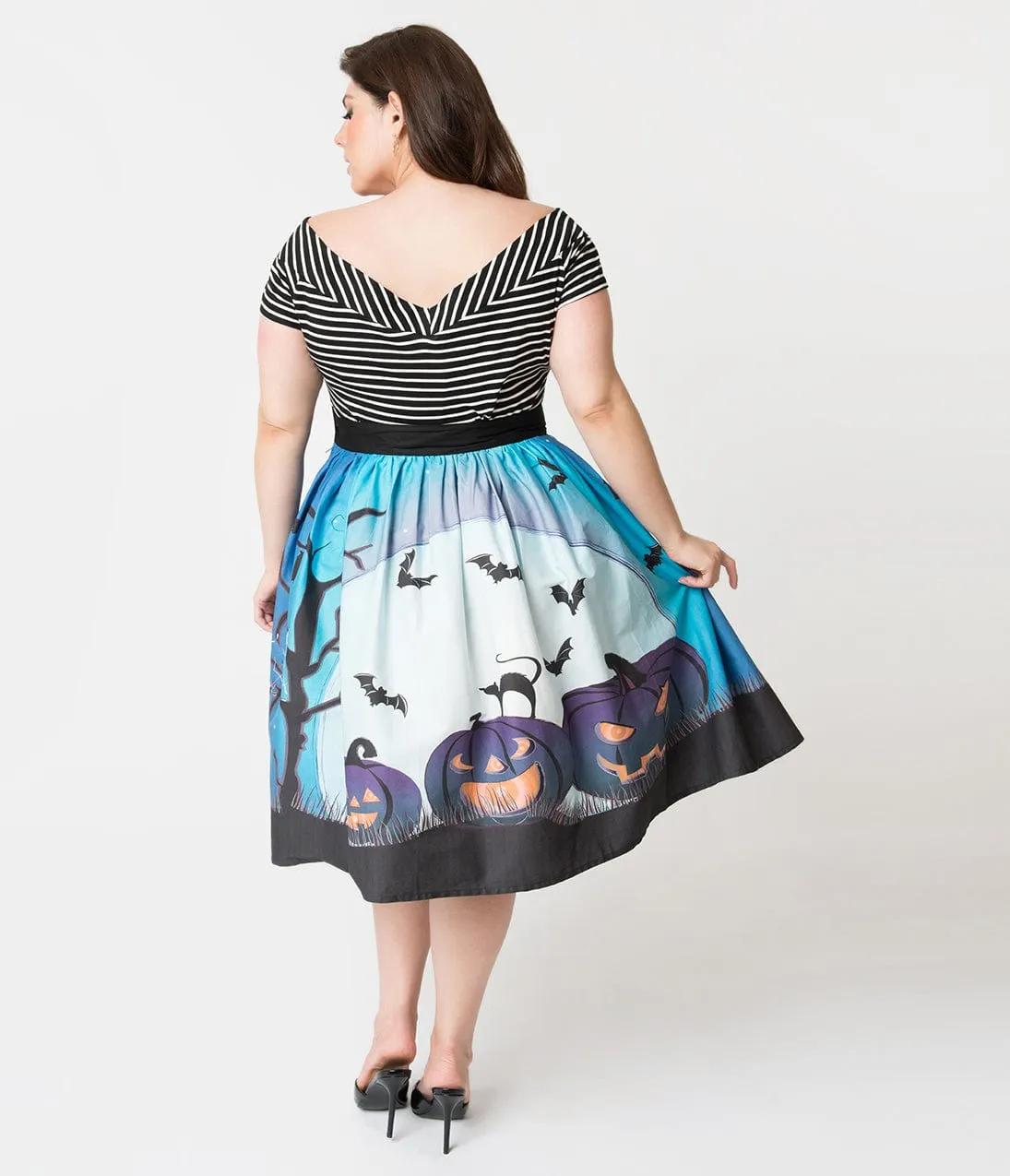 Unique Vintage Plus Size 1950s Blue Moon & Pumpkins Print High Waist Circle Swing Skirt sold by Unique Vintage product image thumbnail 3