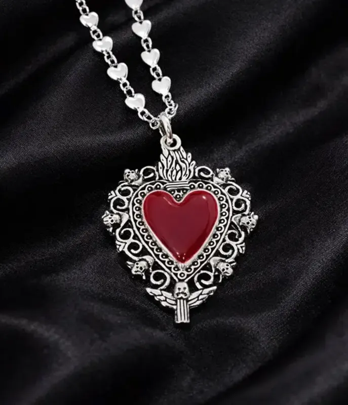 Silver Tone Gothic Heart Necklace made by Unique Vintage
