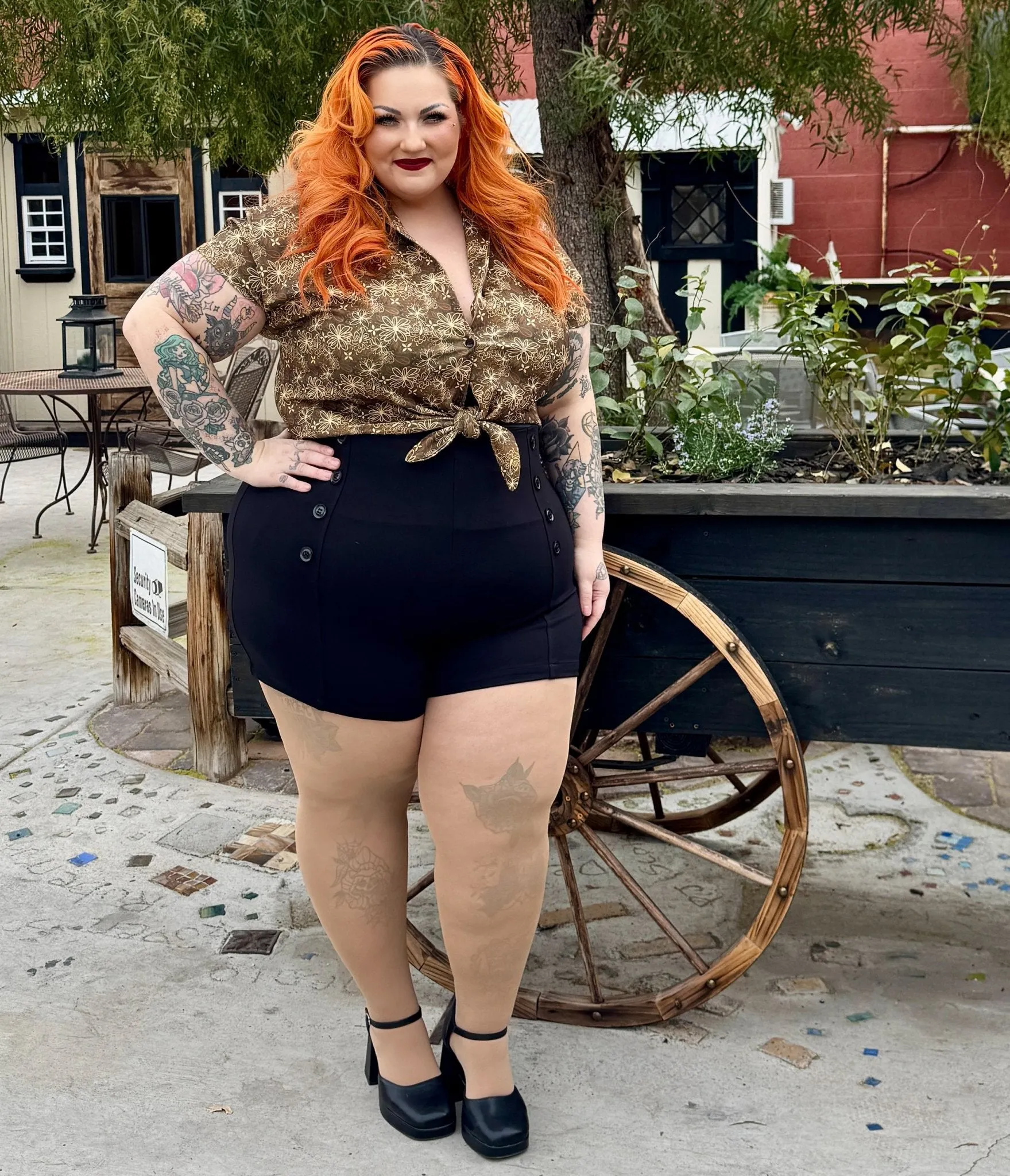 Rockin Bettie Black High Waist Shorts sold by Unique Vintage product image thumbnail 4