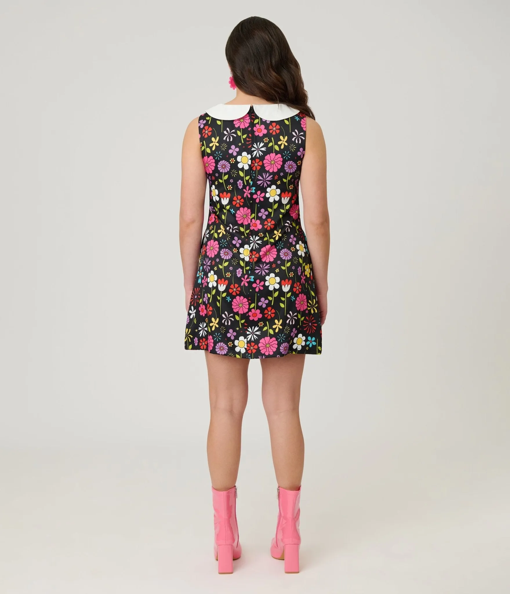 Smak Parlour Black & Multicolor Floral Sleeveless Shift Dress sold by Unique Vintage product image thumbnail 2