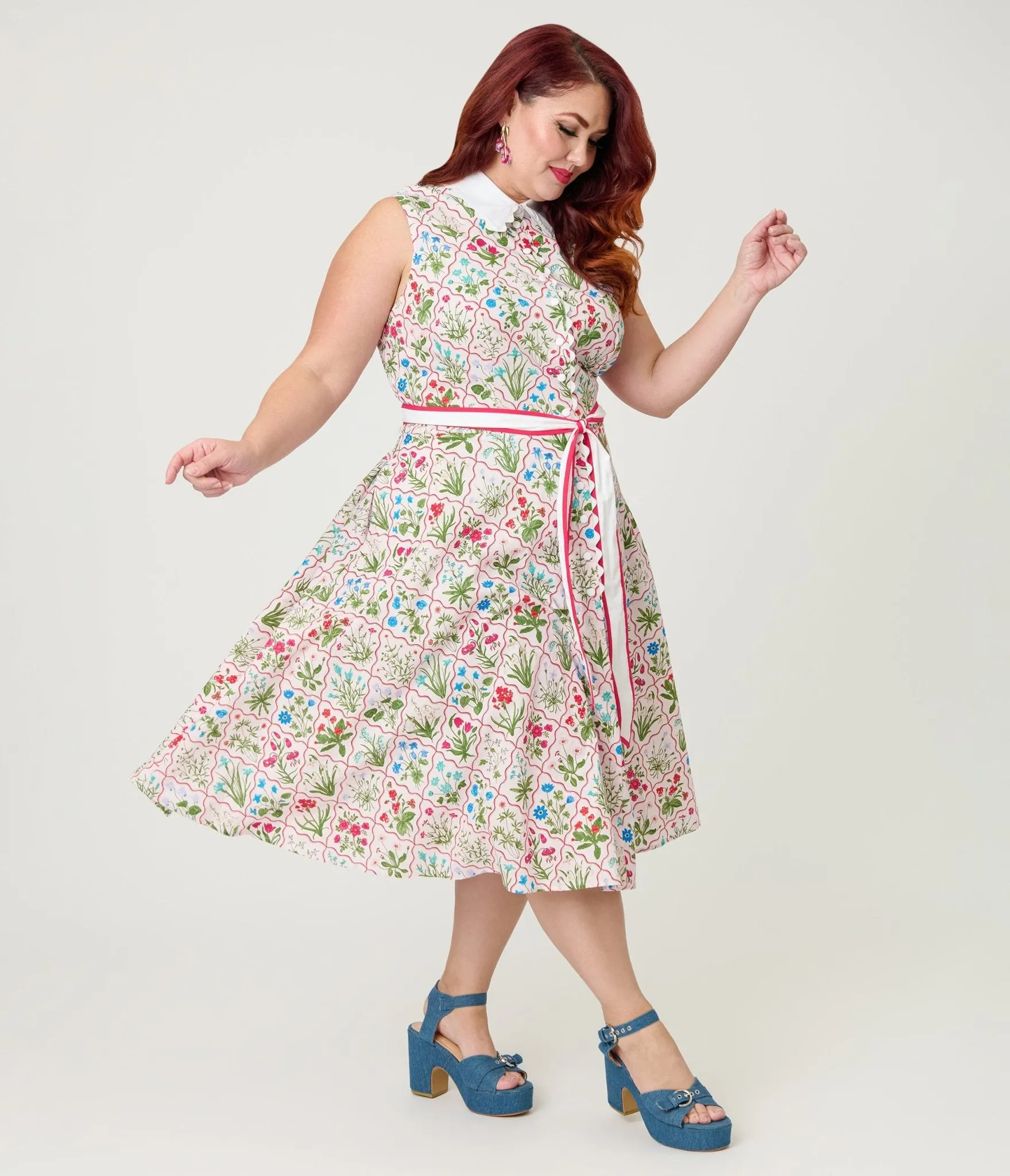 Unique Vintage Plus Size Floral Diamond Darlene Swing Dress sold by Unique Vintage product image thumbnail 3