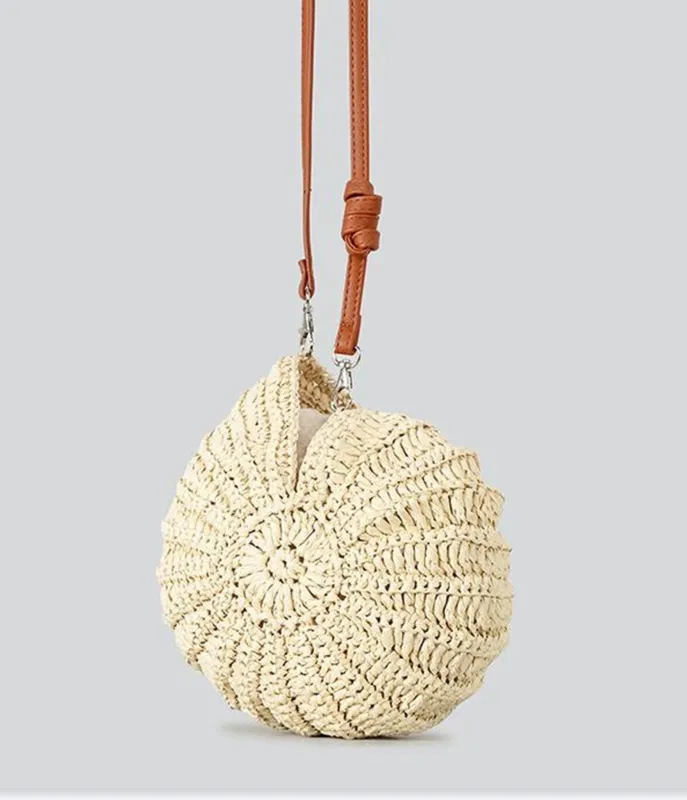 Beige Conch Shell Straw Clutch made by Unique Vintage