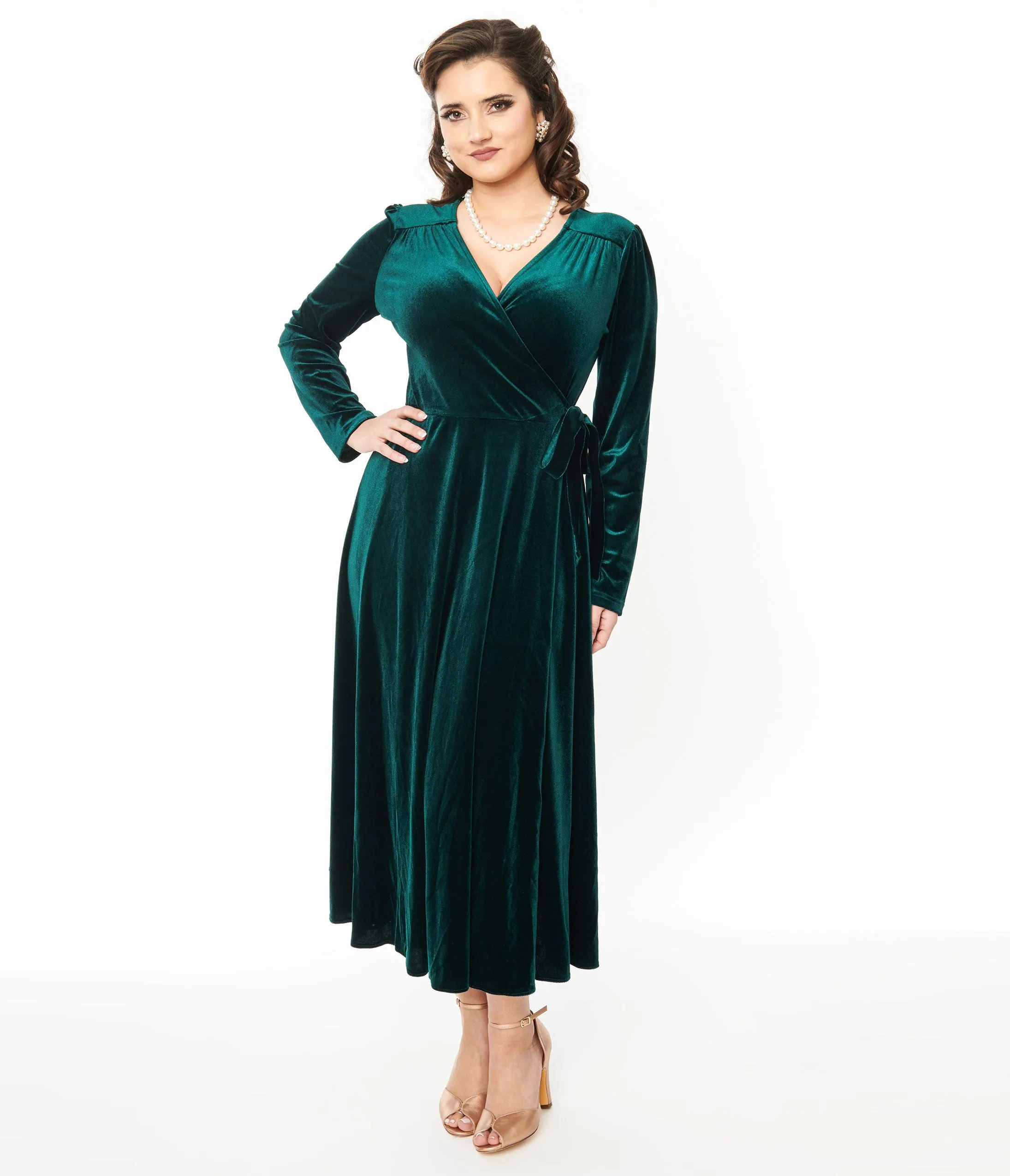 Collectif 1940s Green Velvet Kendra Wrap Dress sold by Unique Vintage product image thumbnail 2