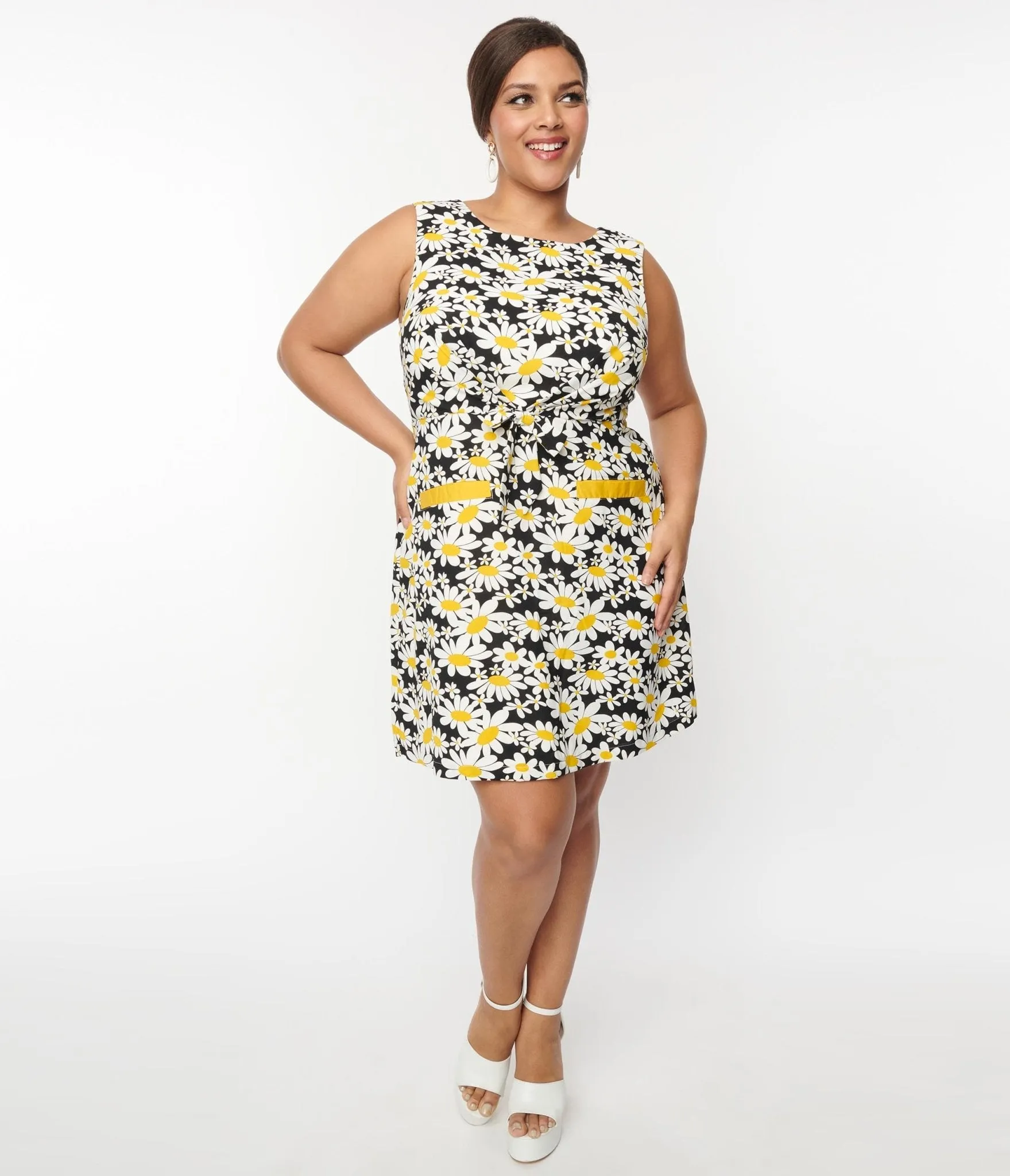 Smak Parlour Black & White Daisies Tie Front Shift Dress sold by Unique Vintage product image thumbnail 4