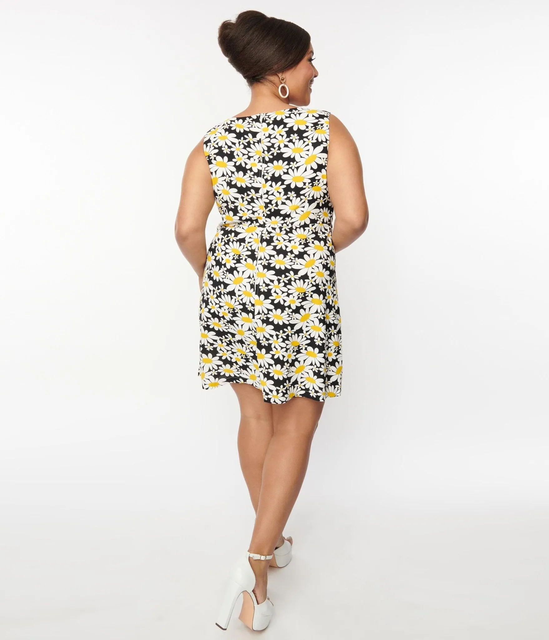 Smak Parlour Black & White Daisies Tie Front Shift Dress sold by Unique Vintage product image thumbnail 3