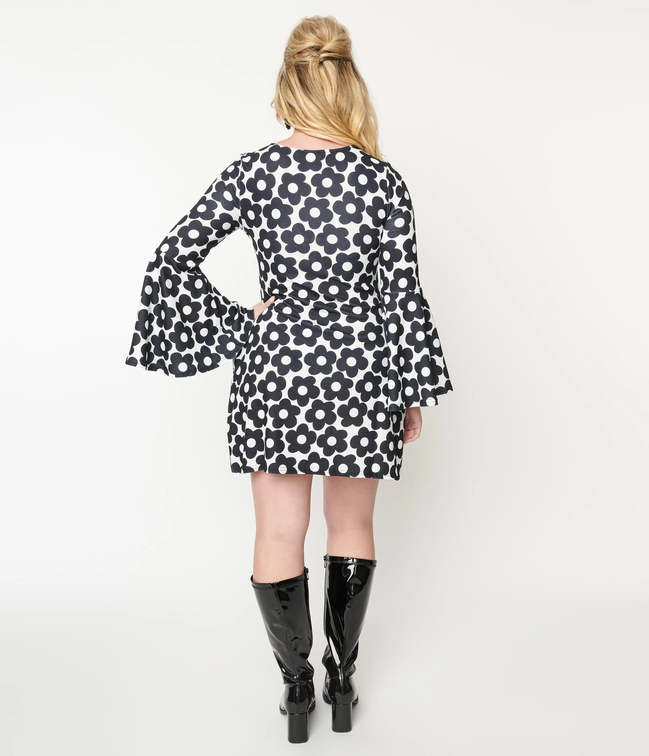 Smak Parlour 1960s Black & White Mod Daisy Mini Dress sold by Unique Vintage product image thumbnail 2