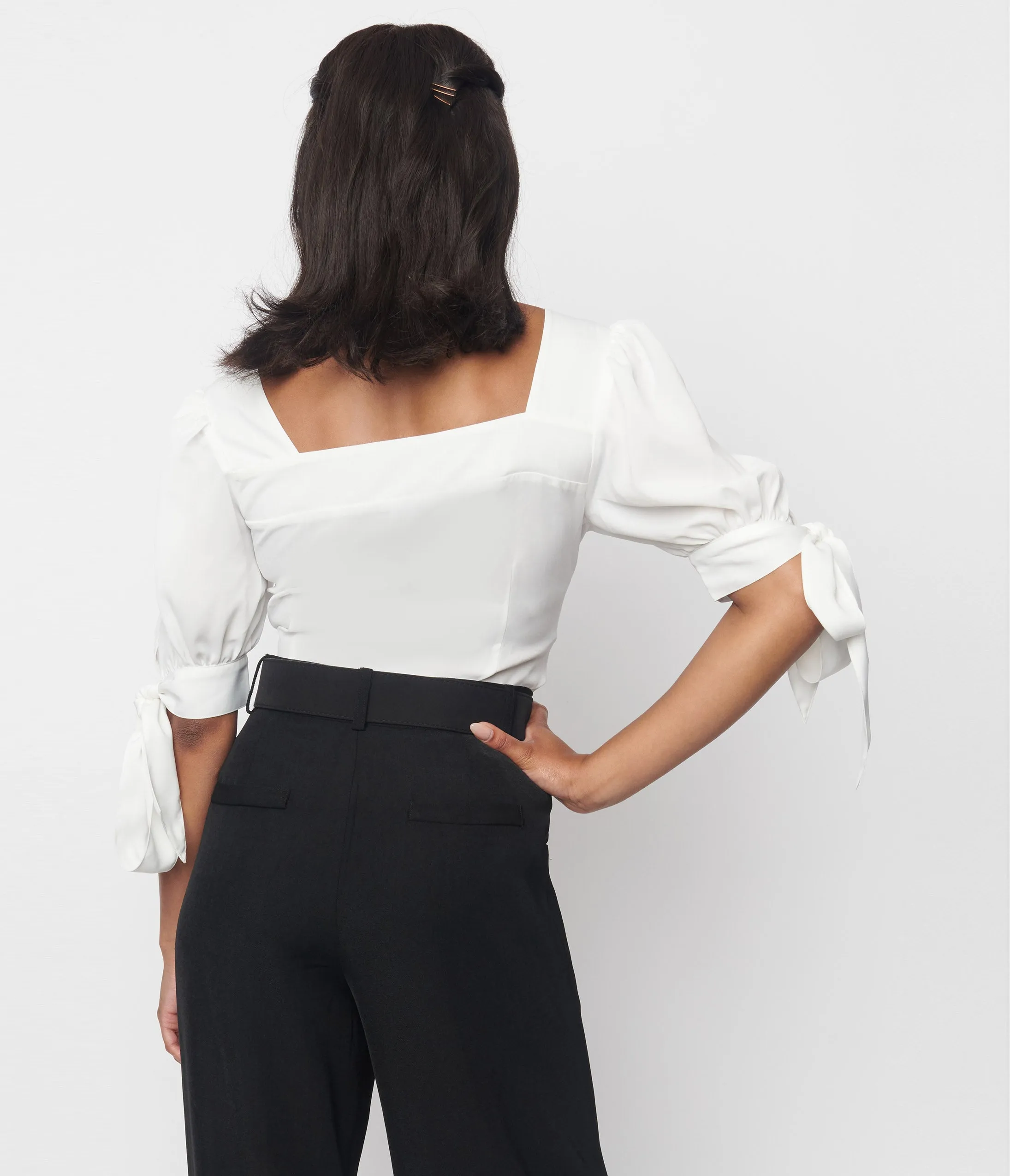 Unique Vintage 1950s White Bow Fitted Top sold by Unique Vintage product image thumbnail 2