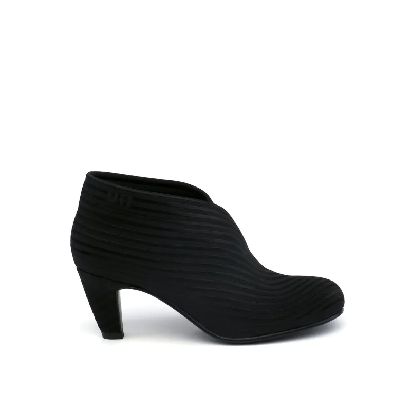 Fold Mid sold by United Nude