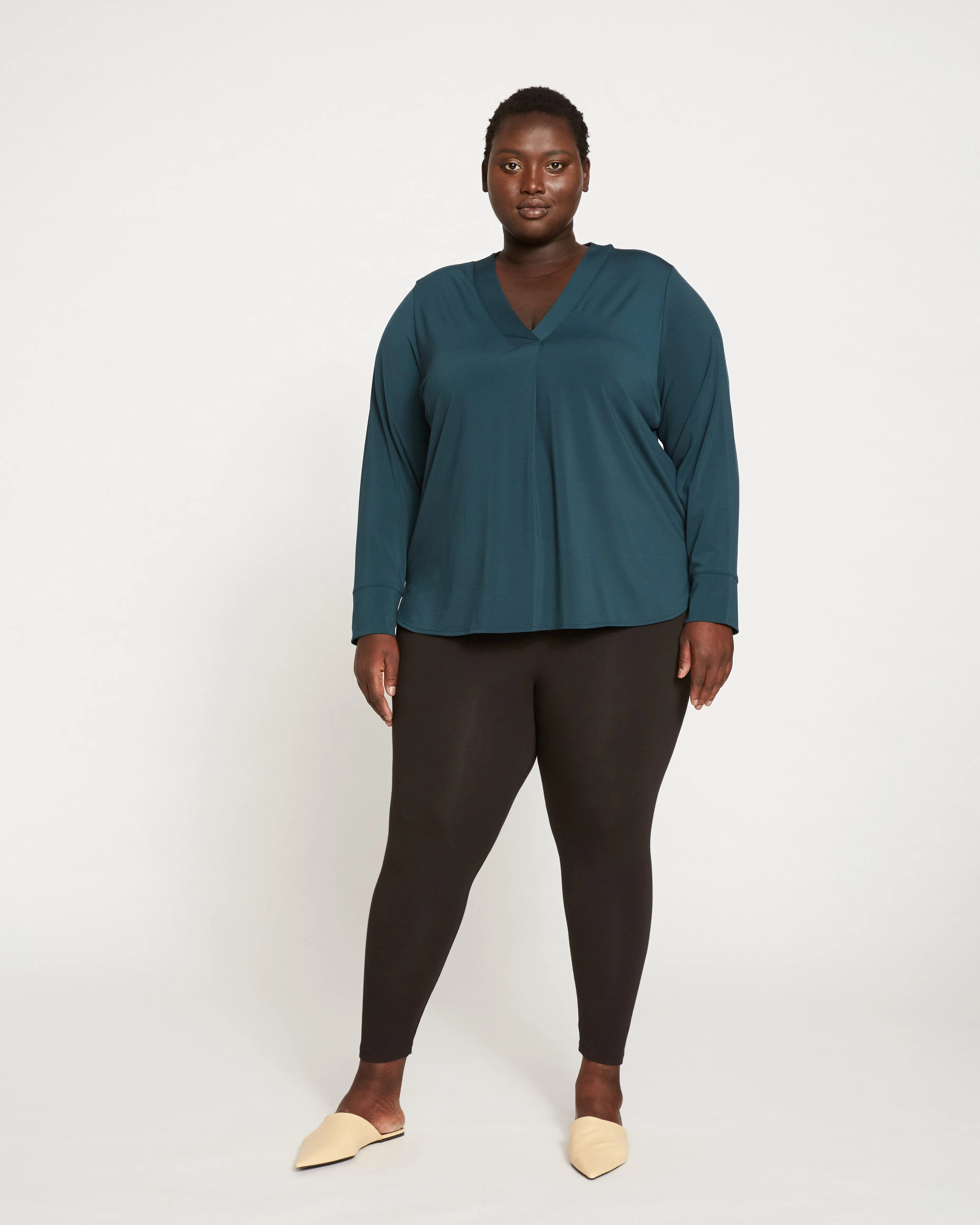 Roya Cropped Leggings 23 Inch - Black sold by Universal Standard