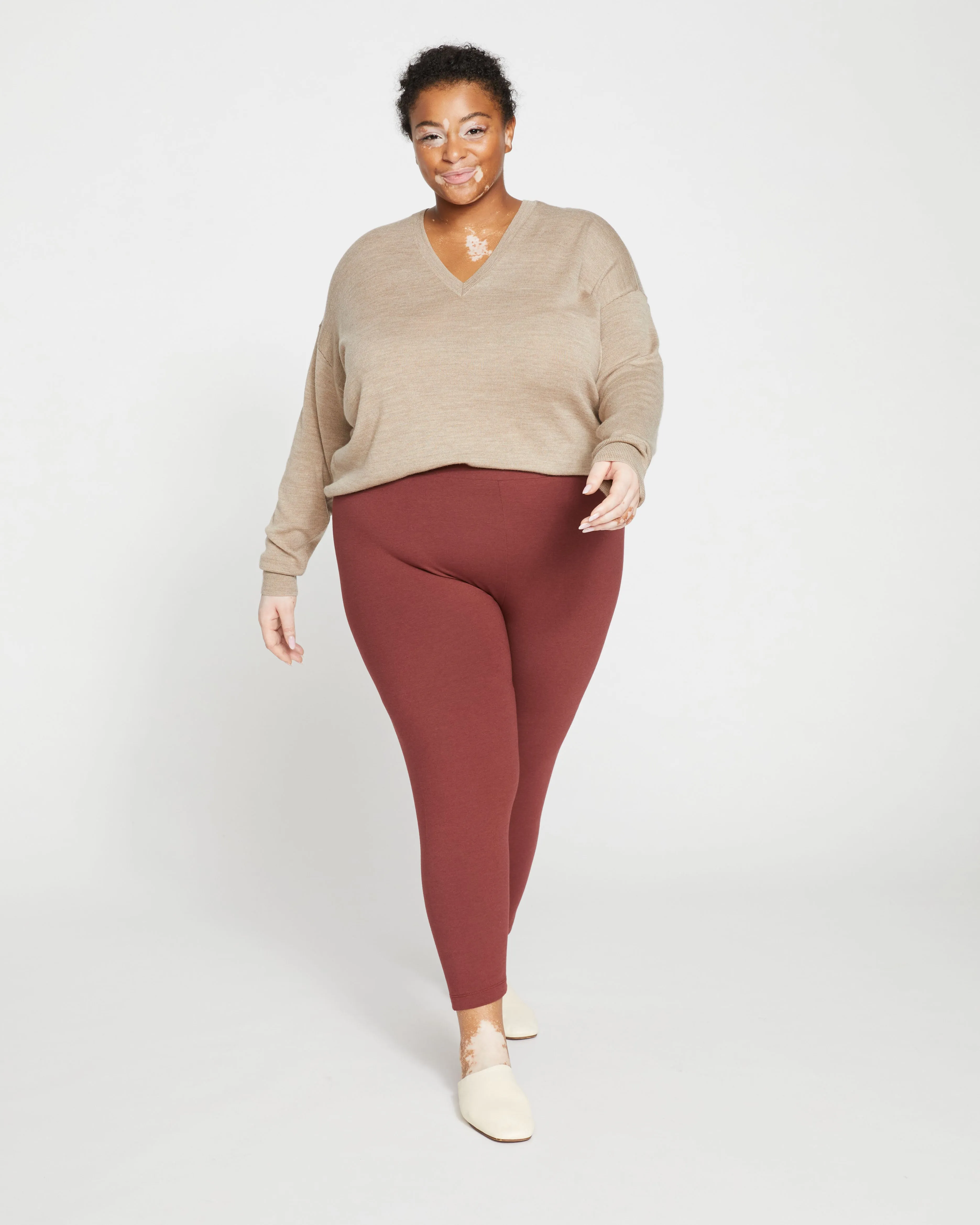 Roya Cropped Leggings 23 Inch - Burnt Red sold by Universal Standard