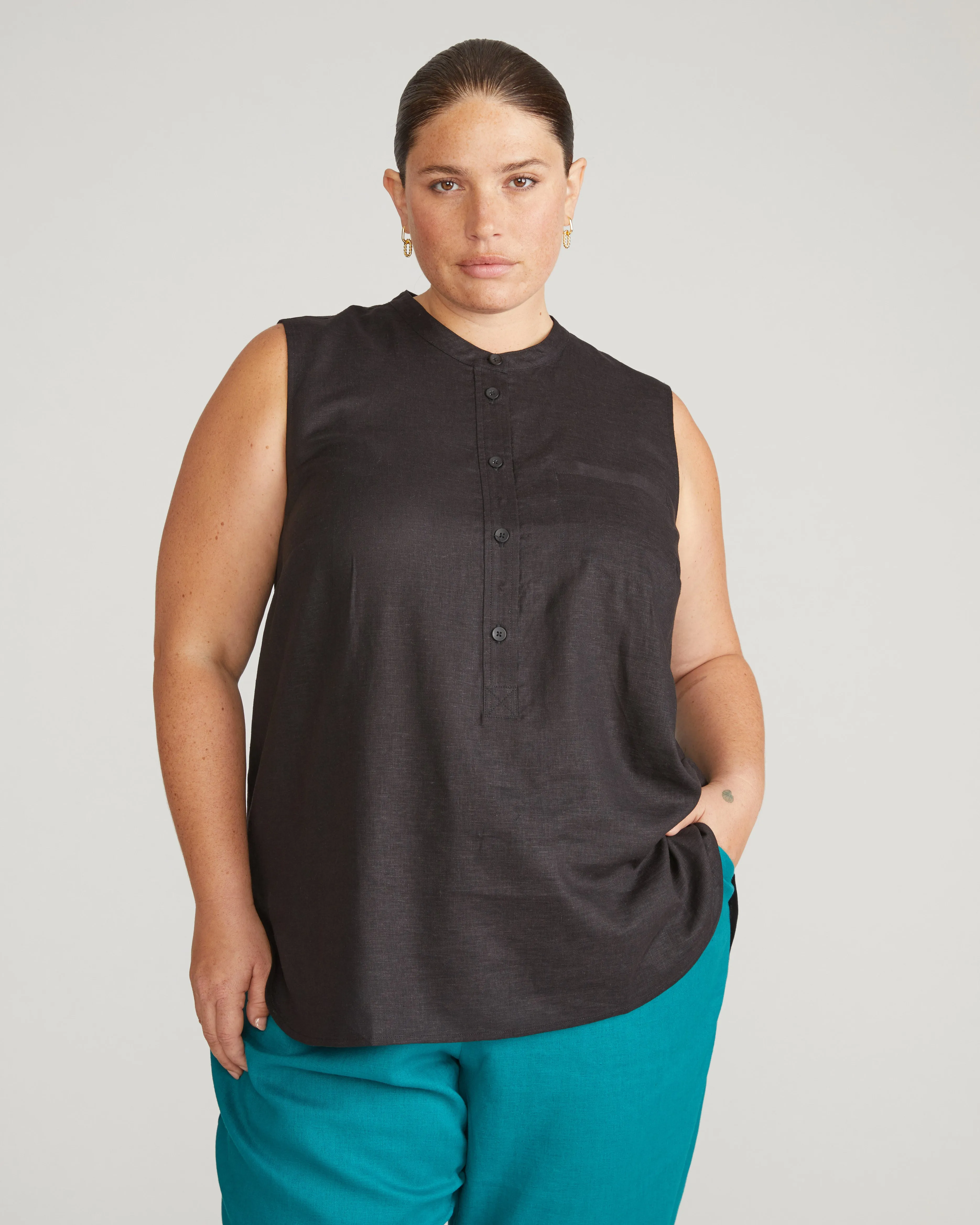 Cameo Linen Tunic - Black sold by Universal Standard