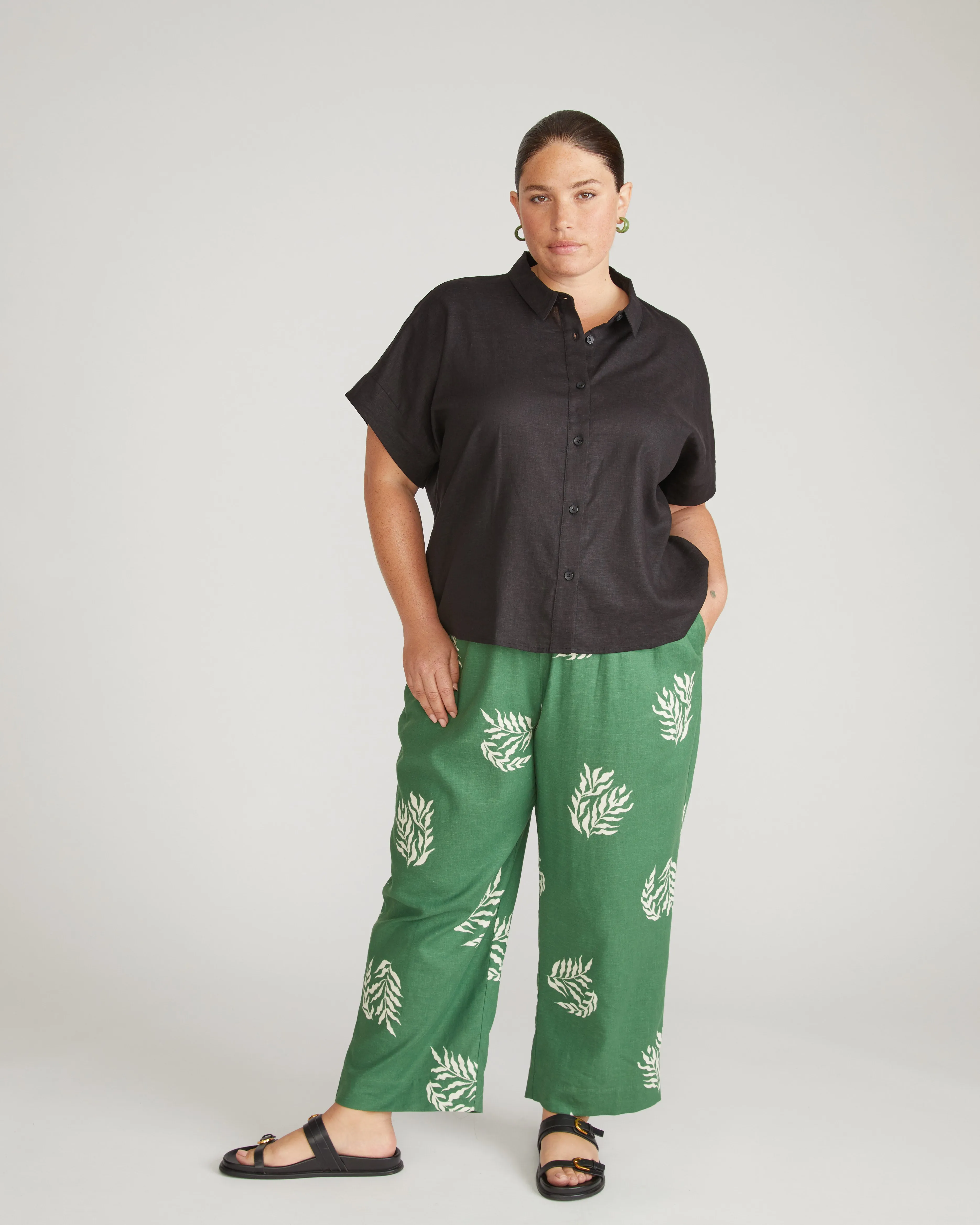 Iris Linen Easy Pull-On Pants - Beachgrass Print in Green sold by Universal Standard