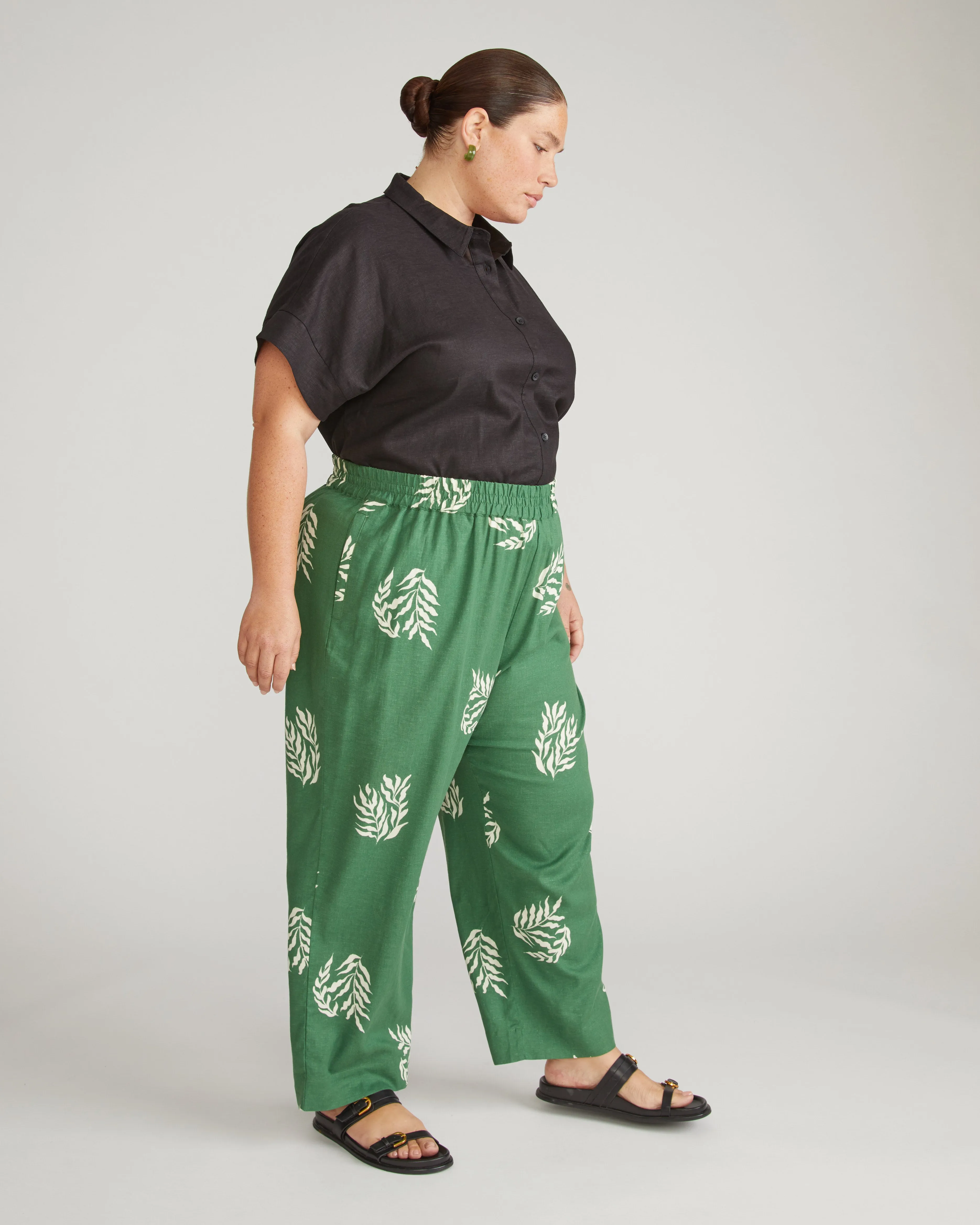 Iris Linen Easy Pull-On Pants - Beachgrass Print in Green sold by Universal Standard product image thumbnail 3