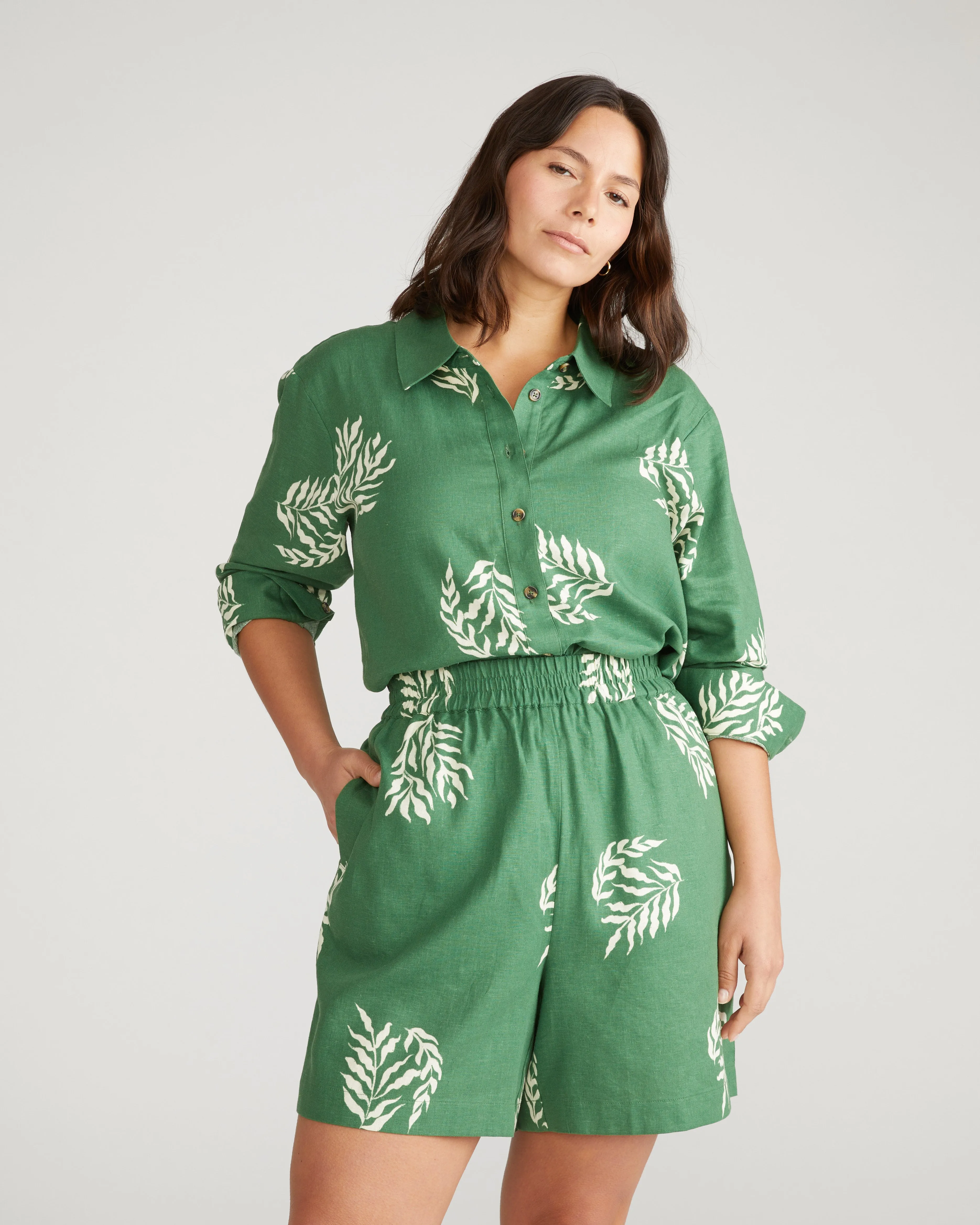 Juniper Linen Easy Pull-On Shorts - Beachgrass Print in Green sold by Universal Standard product image thumbnail 2