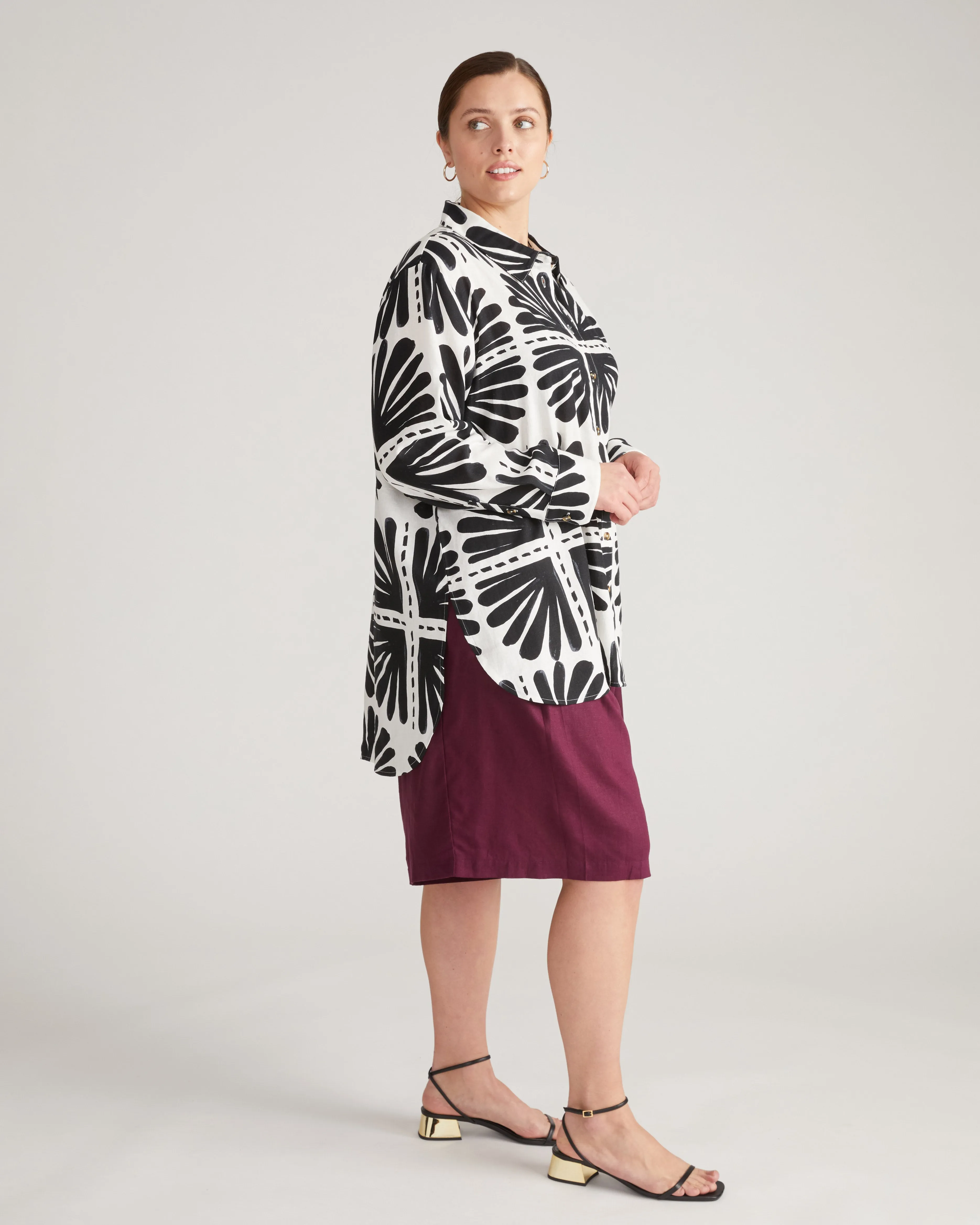 Dawn Linen Hi Low Tunic - Ink Bloom Print sold by Universal Standard product image thumbnail 2