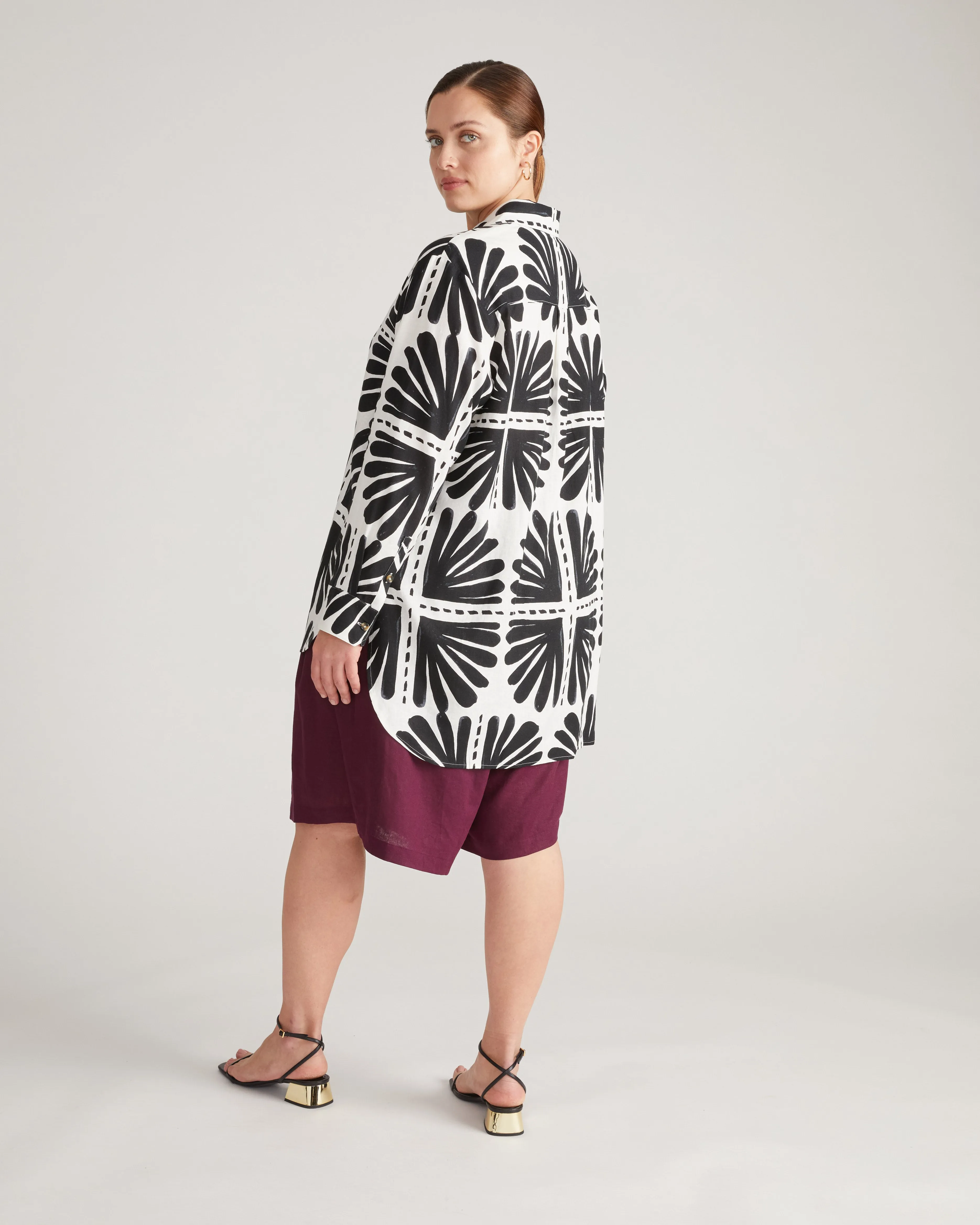 Dawn Linen Hi Low Tunic - Ink Bloom Print sold by Universal Standard product image thumbnail 3