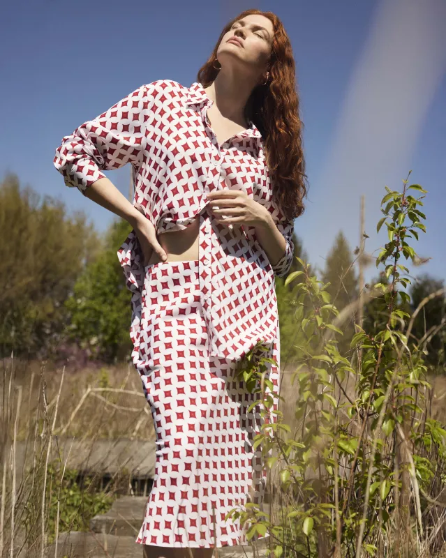 Cooling Stretch Cupro Artist Shirt - Morningstar Print in Red sold by Universal Standard