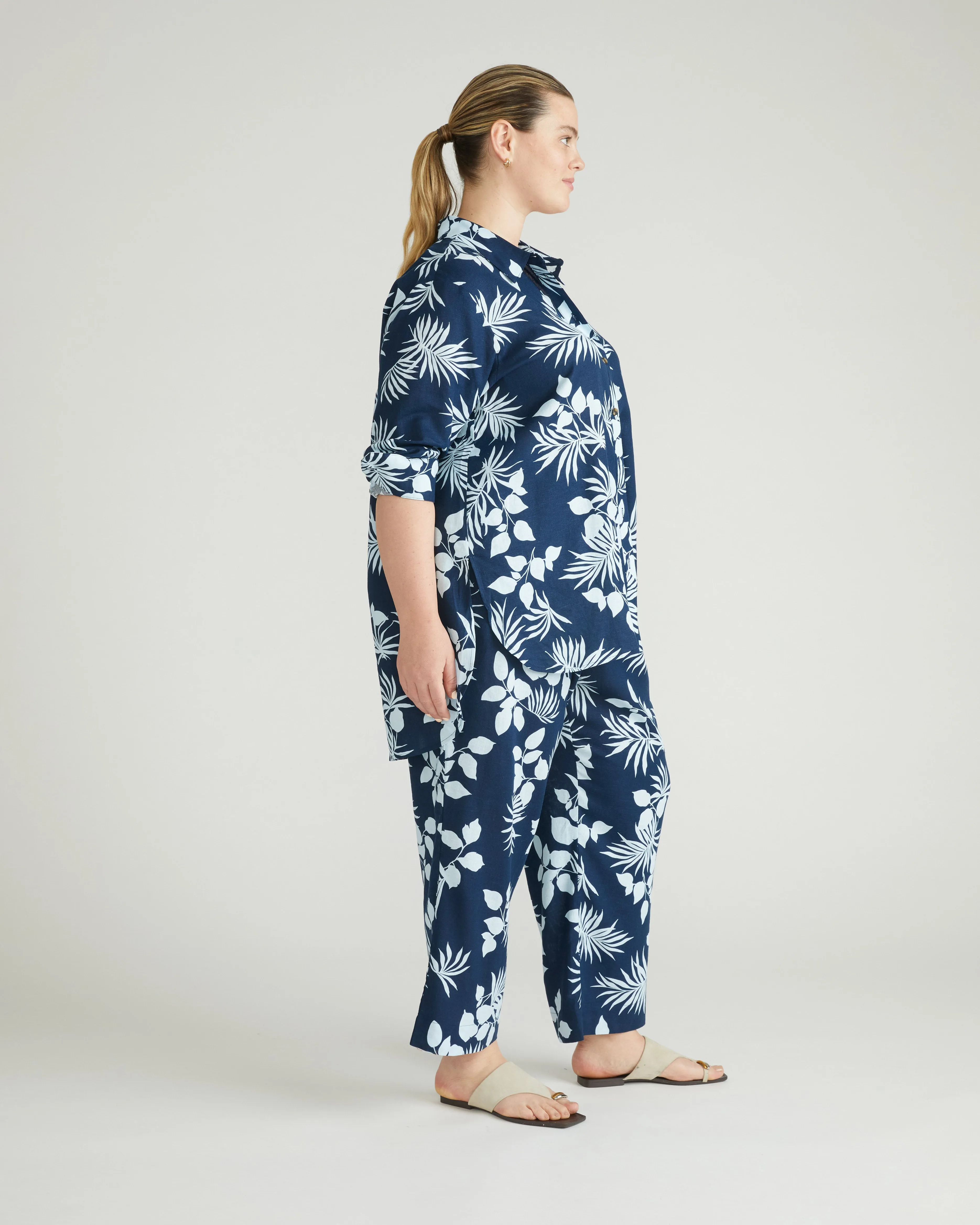Dawn Linen Hi Low Tunic - Palm Print in Light Blue sold by Universal Standard product image thumbnail 5