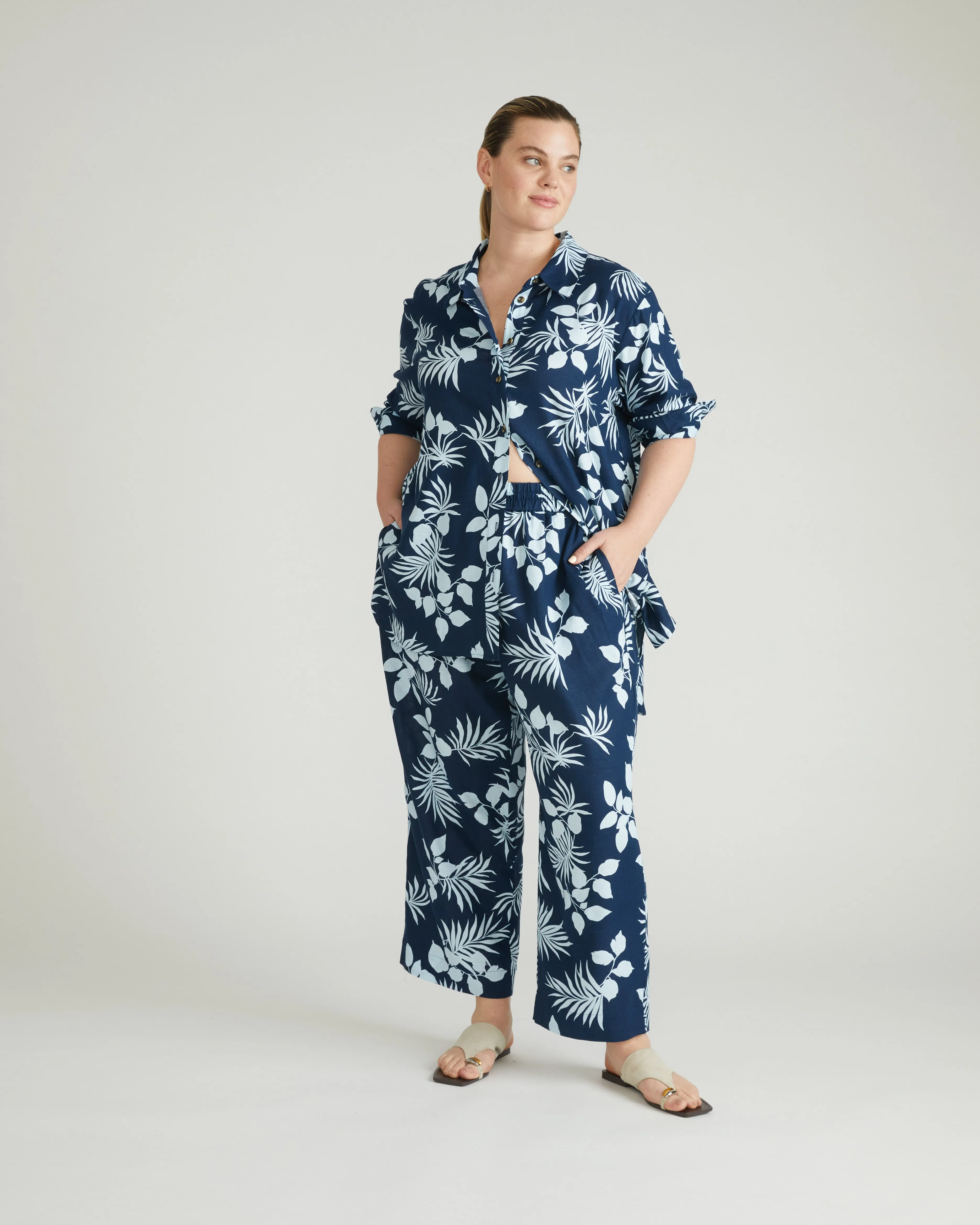 Iris Linen Easy Pull-On Pants - Palm Print in Light Blue sold by Universal Standard product image thumbnail 4