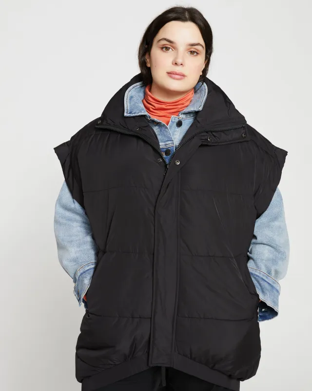 Paparazzi Puffer Vest - Black sold by Universal Standard