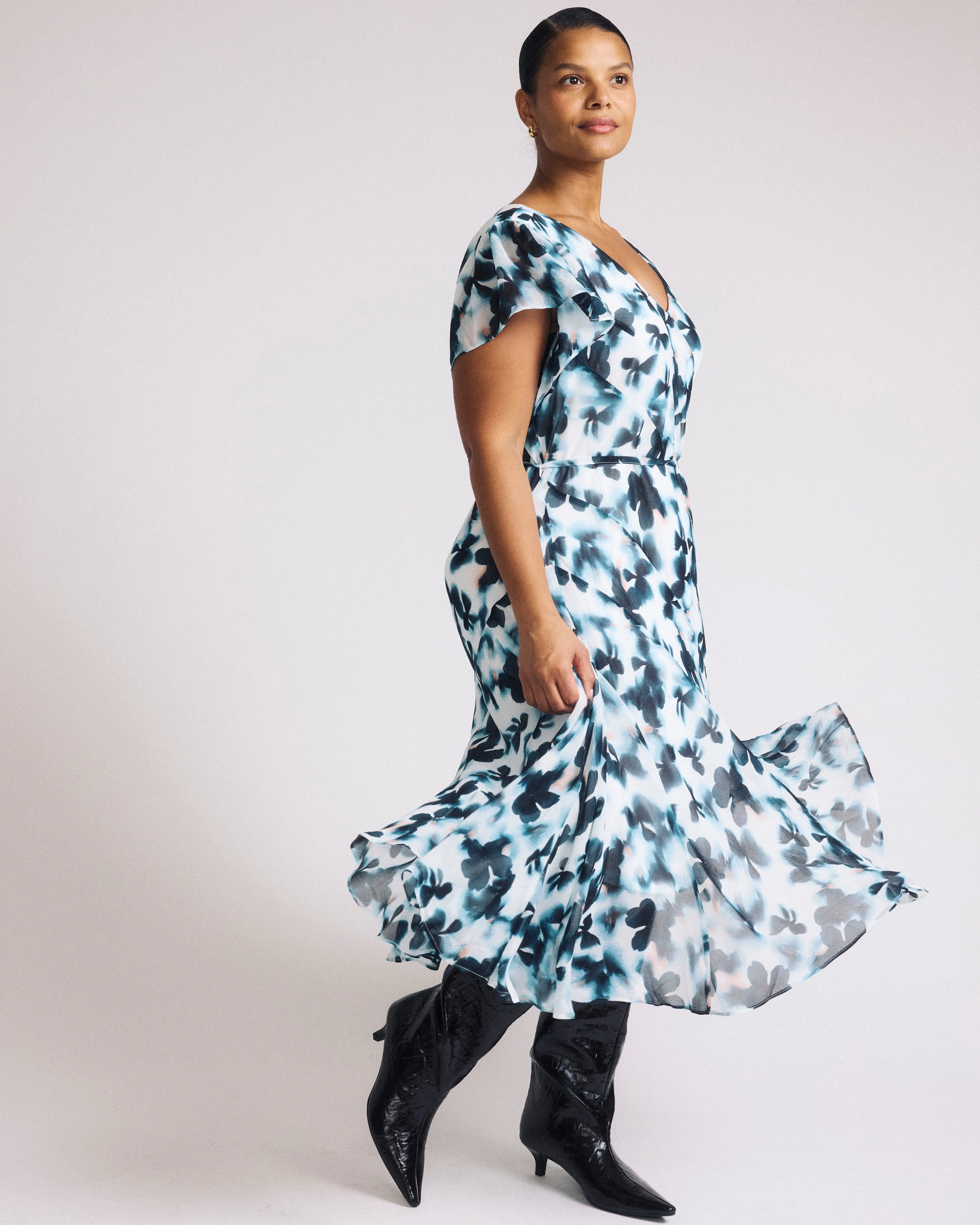 Seville Chiffon Dress - Primrose Hill Print sold by Universal Standard product image thumbnail 3