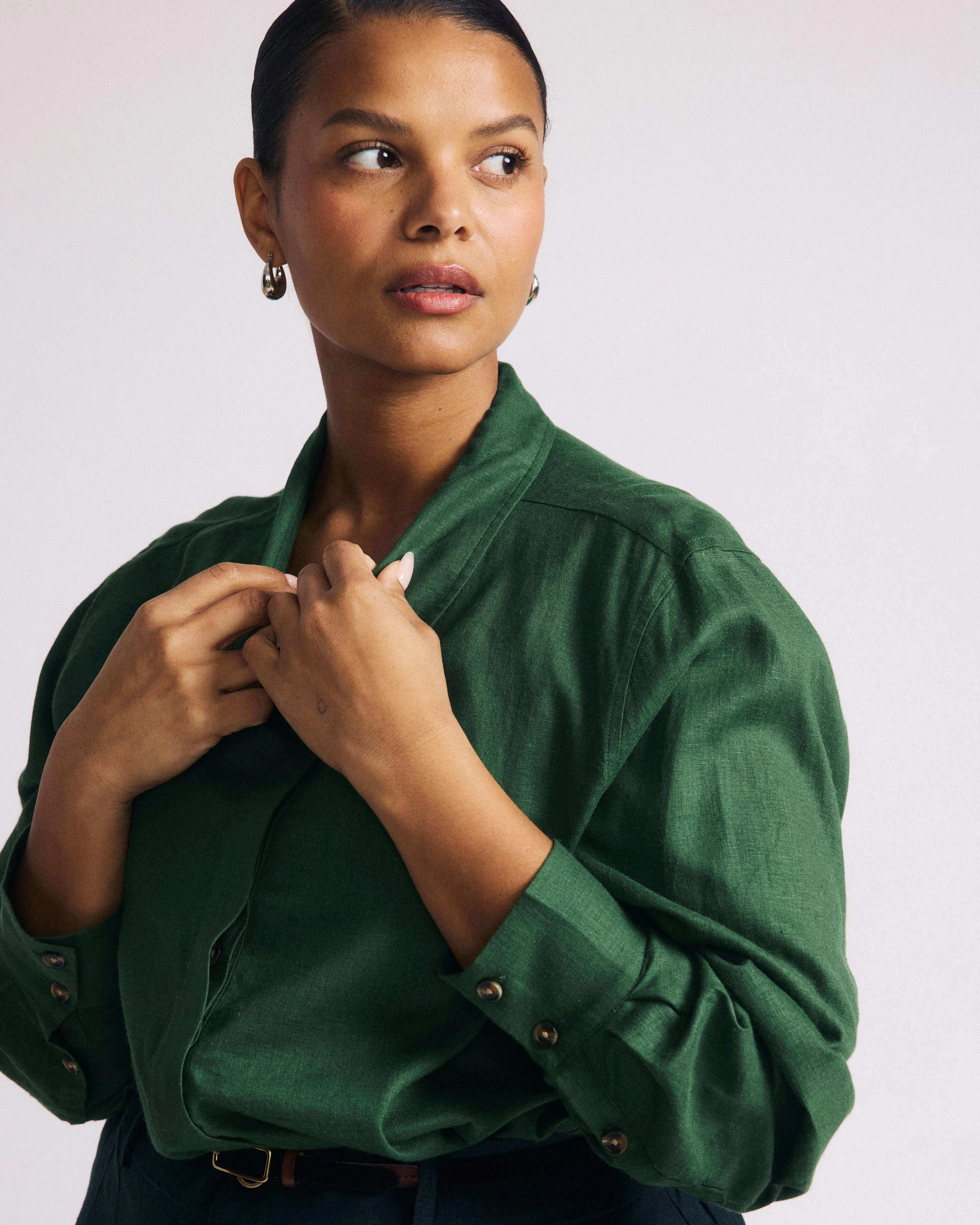 Elbe Popover Stretch Linen Shirt - Green Park sold by Universal Standard