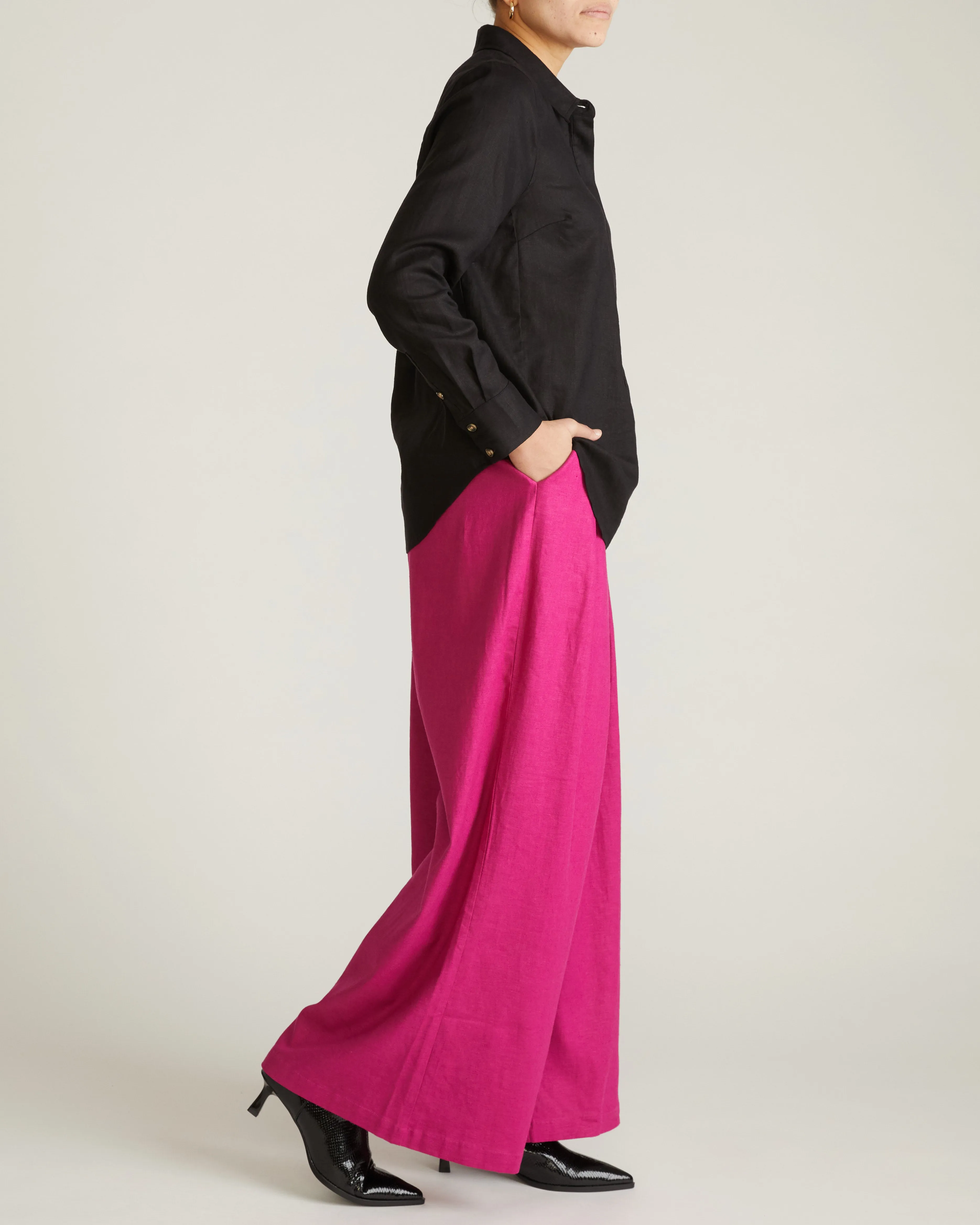 Elbe Popover Stretch Linen Shirt - Black sold by Universal Standard product image thumbnail 4