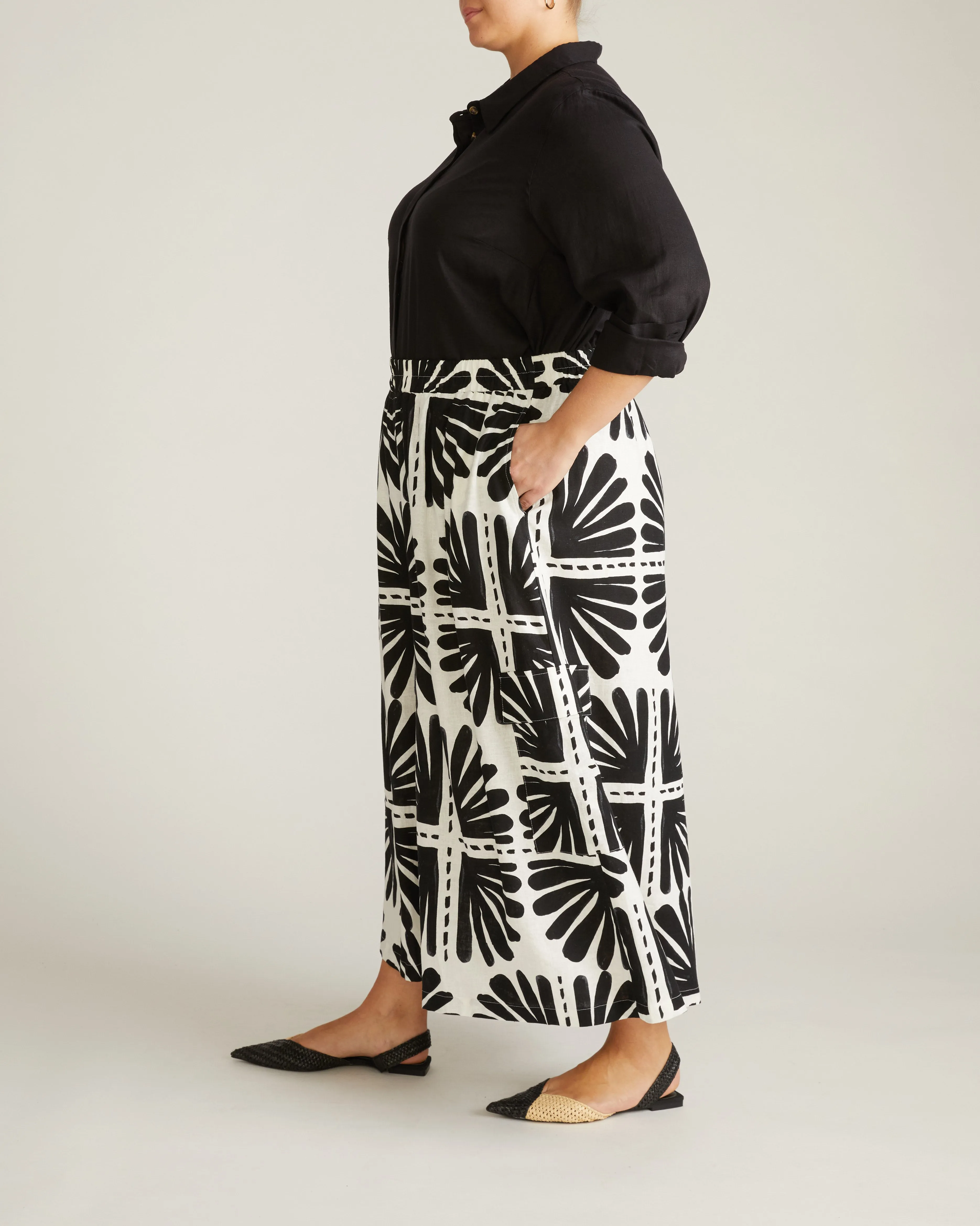 Palazzo Cargo Linen Pant - Ink Bloom Print sold by Universal Standard product image thumbnail 5