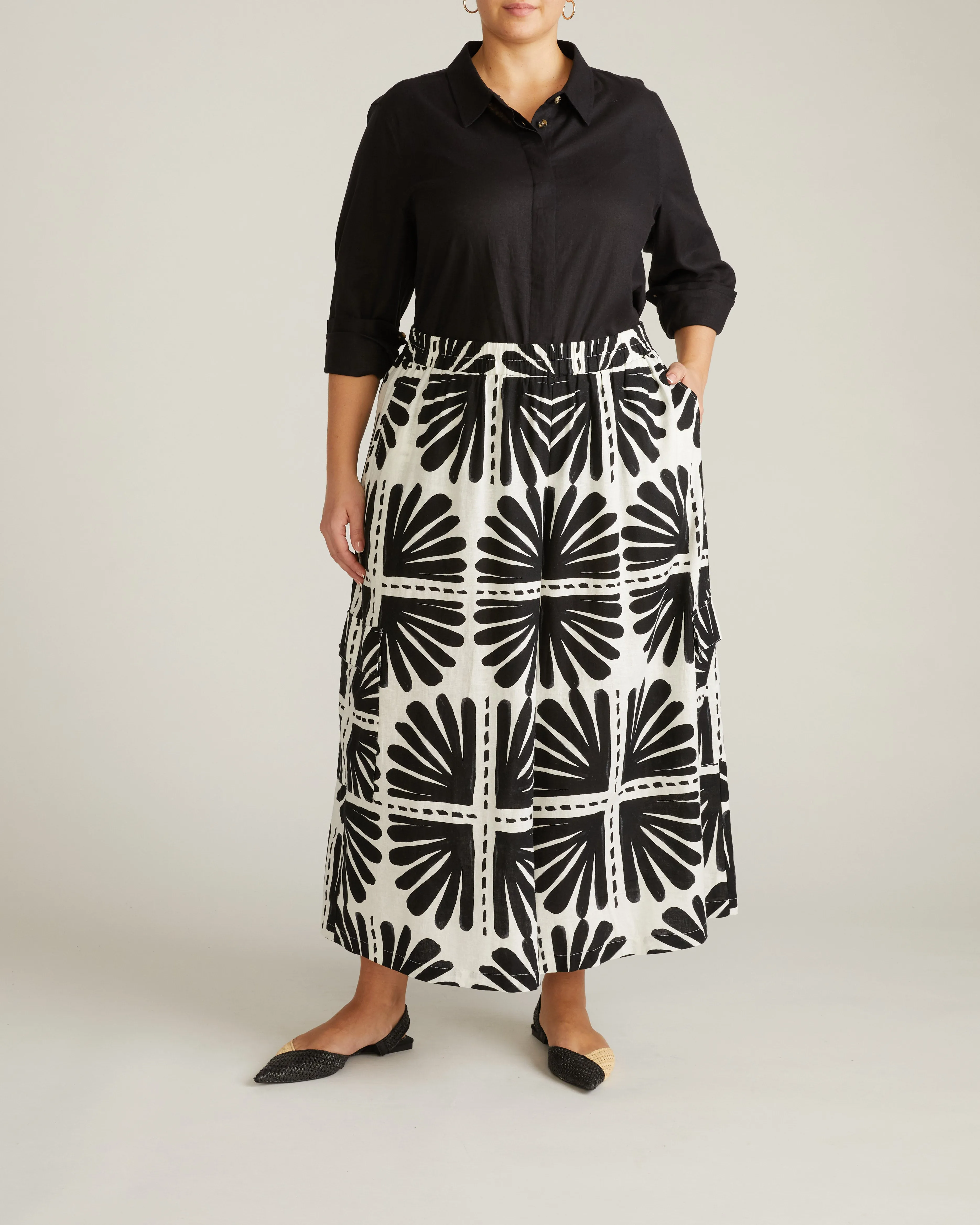 Palazzo Cargo Linen Pant - Ink Bloom Print sold by Universal Standard product image thumbnail 4